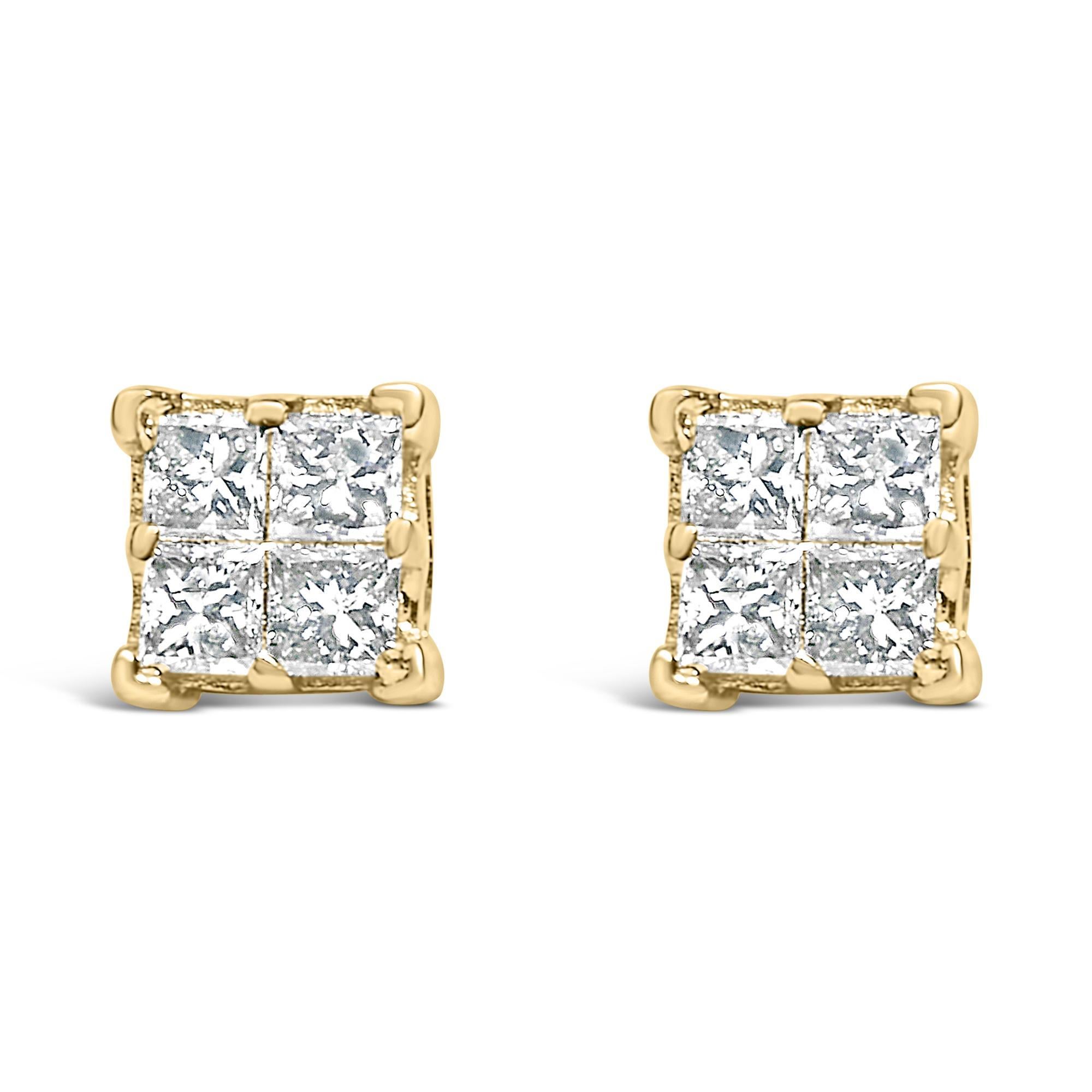 Evoca una elegancia atemporal y un susurro de lujo con estos exquisitos pendientes de oro amarillo de 14 quilates, cada uno de ellos artísticamente construido para resaltar un deslumbrante conjunto de diamantes de talla princesa y origen natural.