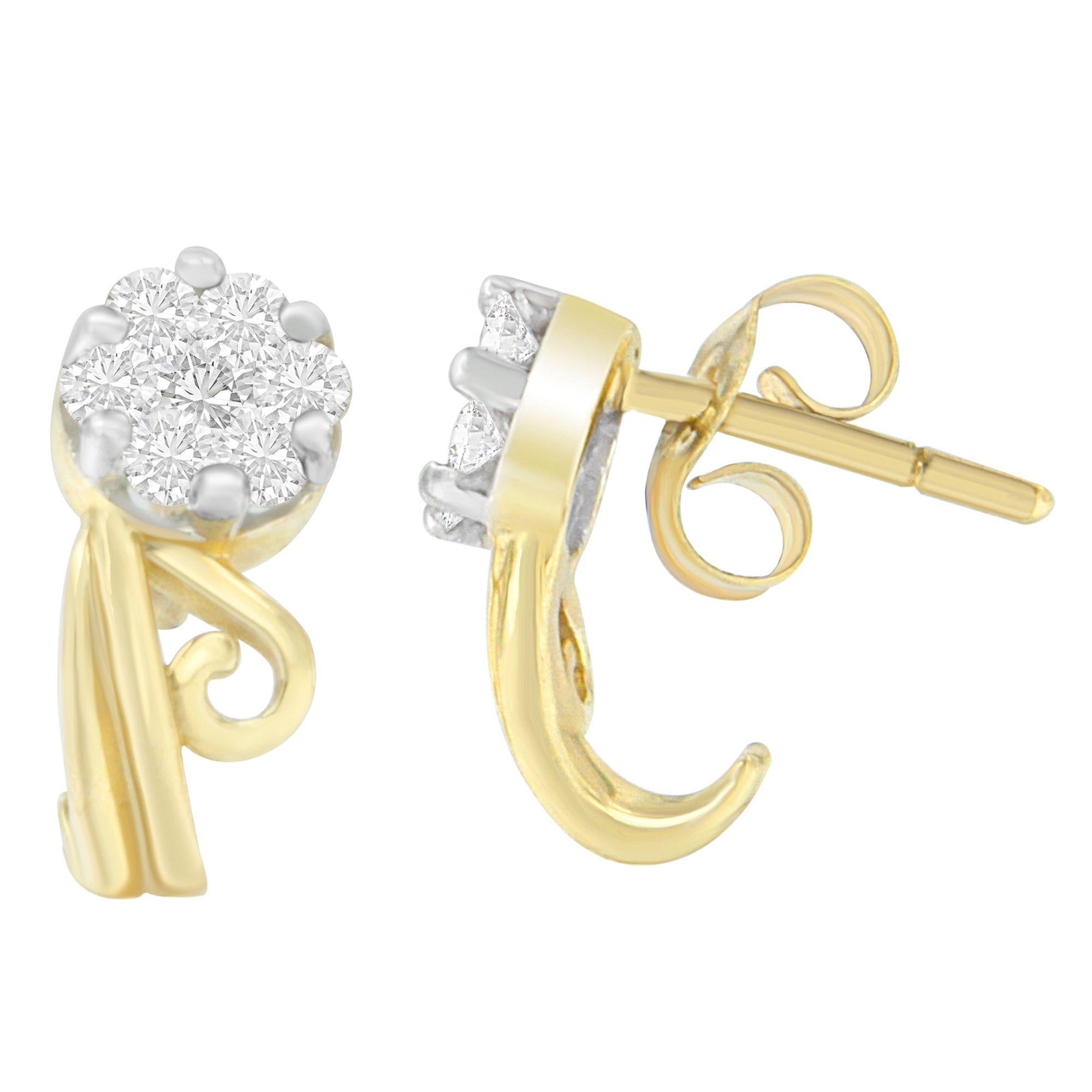Plongez dans l'élégance intemporelle de ces boucles d'oreilles en or jaune 14 carats, chacune ornée d'une grappe lustrée de diamants naturels de taille ronde, totalisant un demi-carat. Les pierres précieuses, de couleur I-J et de pureté SI2-I1,