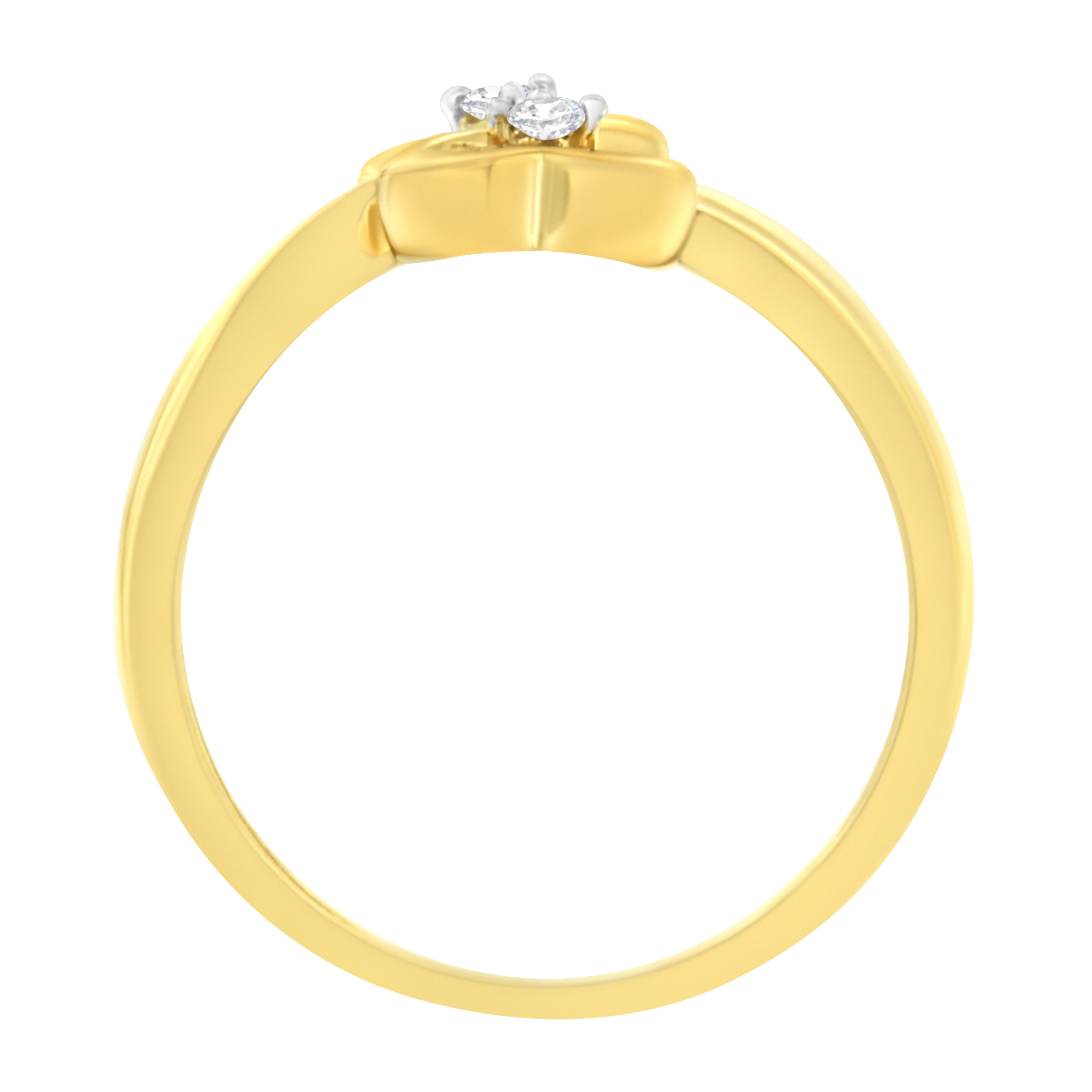 Taille ronde Bague en or jaune 14 carats à double cœur de 1/20 carats avec diamants en vente