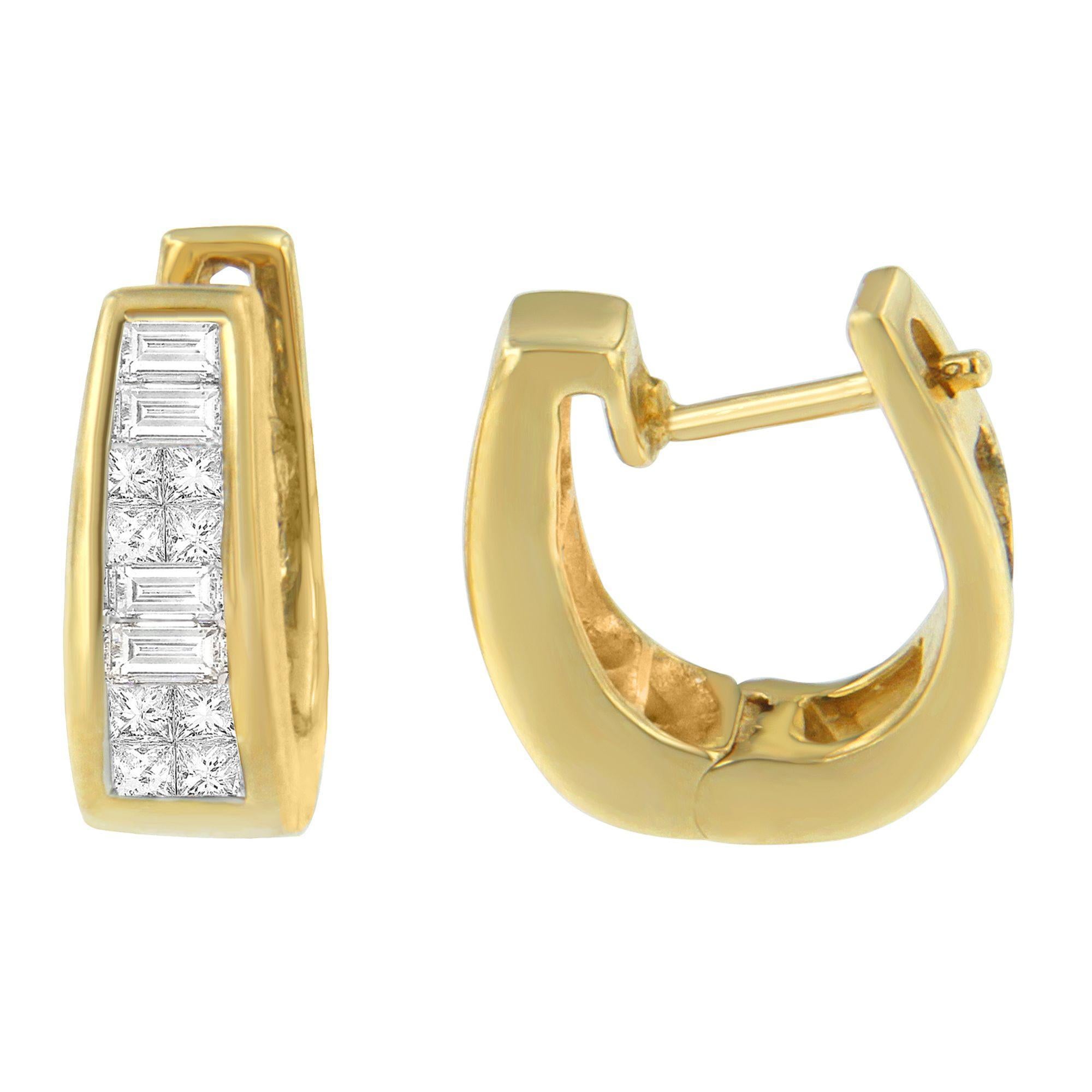 Haz que todo el mundo te mire dos veces llevando estos impresionantes pendientes de diamantes. Estos pendientes de diamantes de oro amarillo de 14k presentan talla princesa y baguette de 1/2 ct que le confieren un aspecto único. Cuando lleves estos