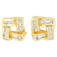 Boucles d'oreilles en or jaune 14 carats avec diamants taille ronde et baguette de 1 3/4 carat