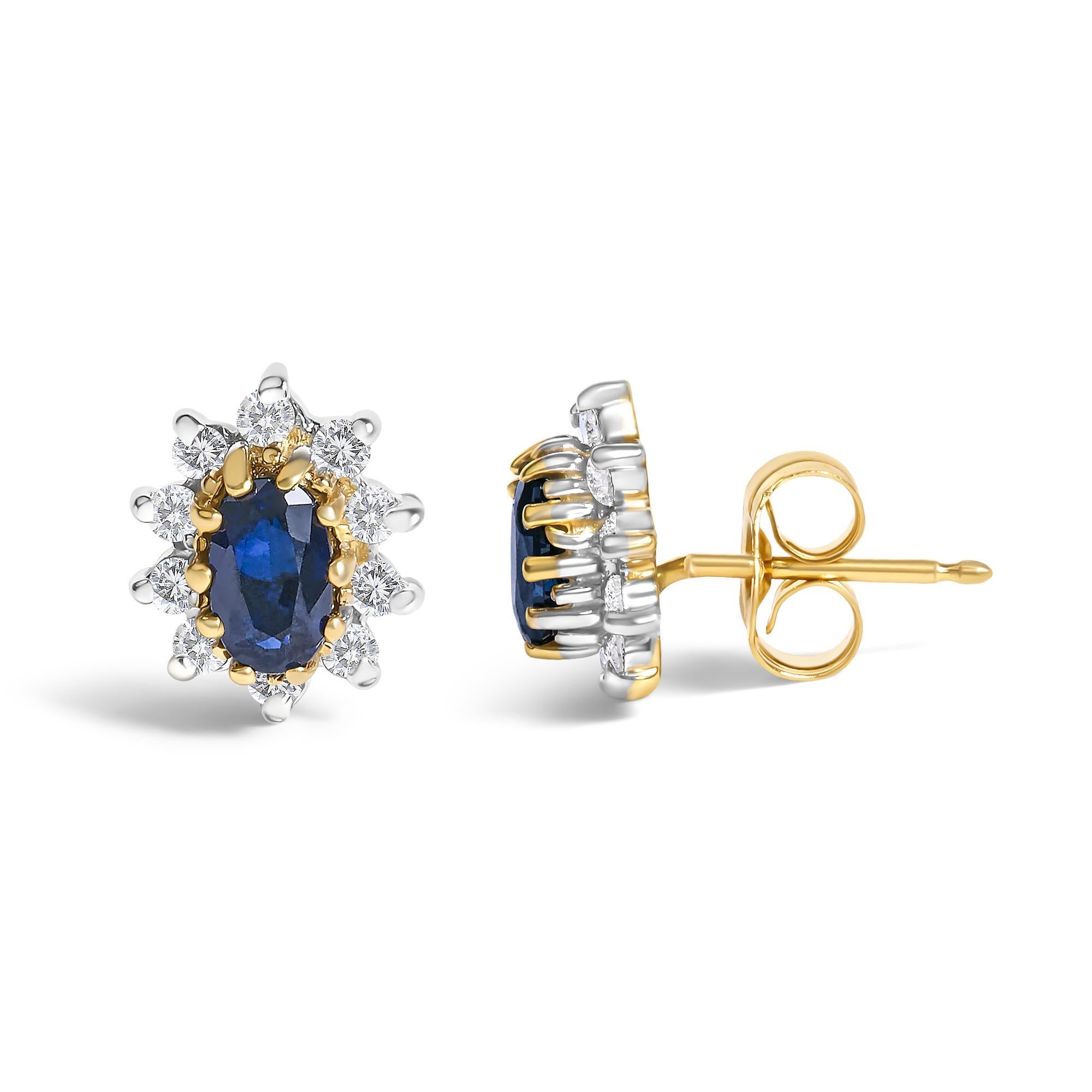 Moderno Orecchini a perno con diamante e zaffiro blu da 1/4 di carato in oro giallo 14K in vendita