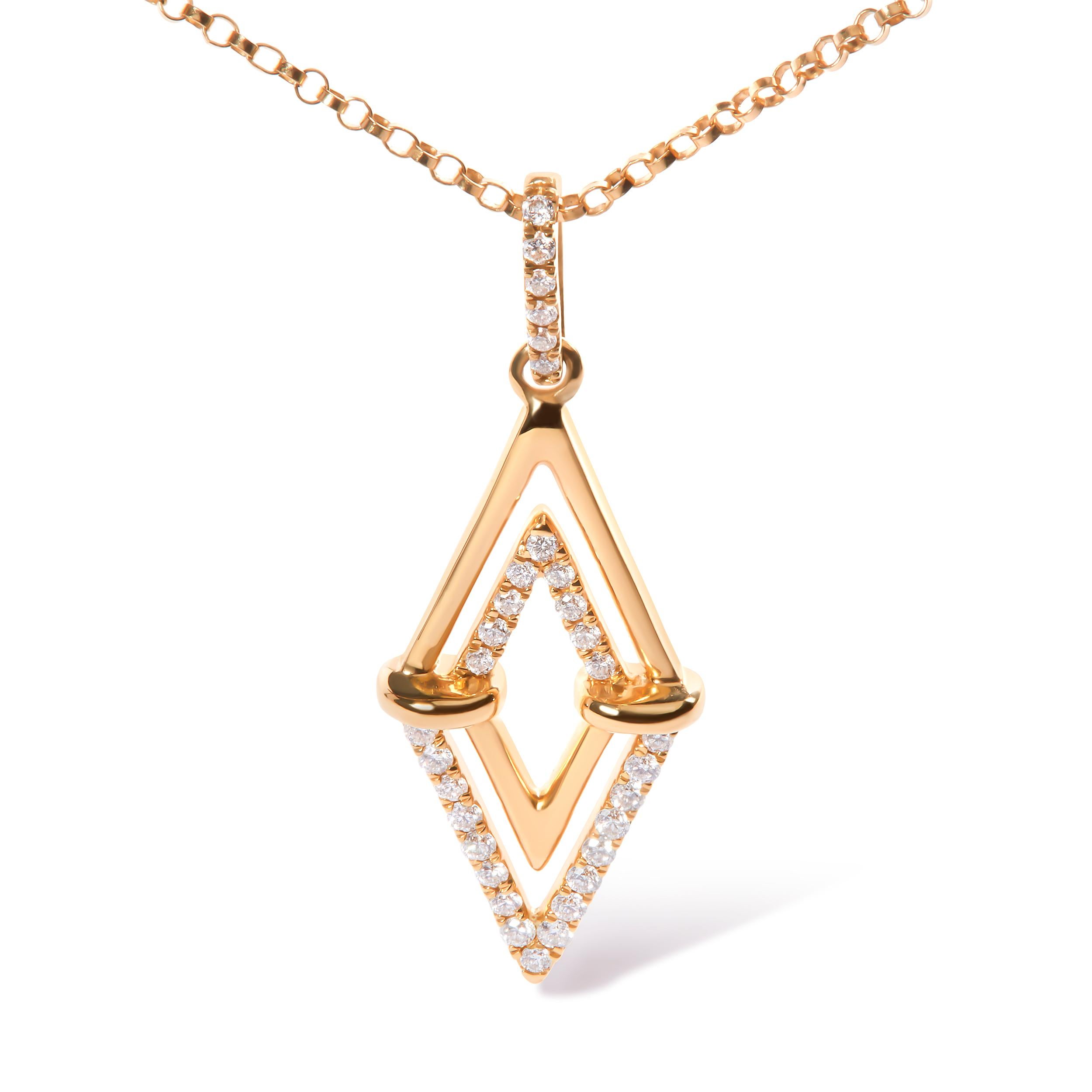 Drapé d'élégance et de flair géométrique, ce collier exquis témoigne du luxe moderne et du savoir-faire artisanal. Réalisé en or jaune 14 carats, ce modèle présente un double pendentif triangulaire captivant, dont chaque angle est serti de diamants