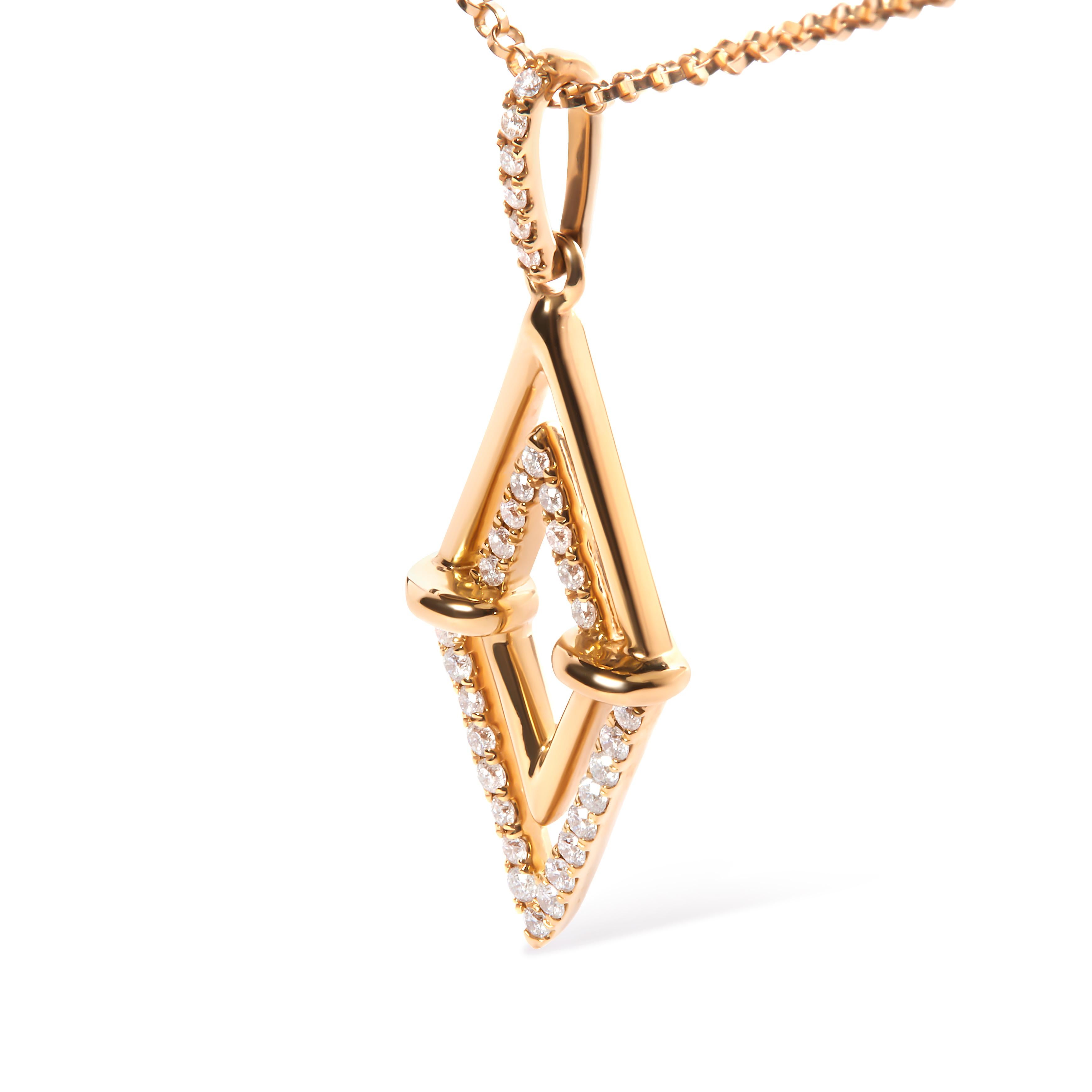 Moderne Collier pendentif géométrique double triangle en or jaune 14 carats avec diamants 1/4 carat en vente