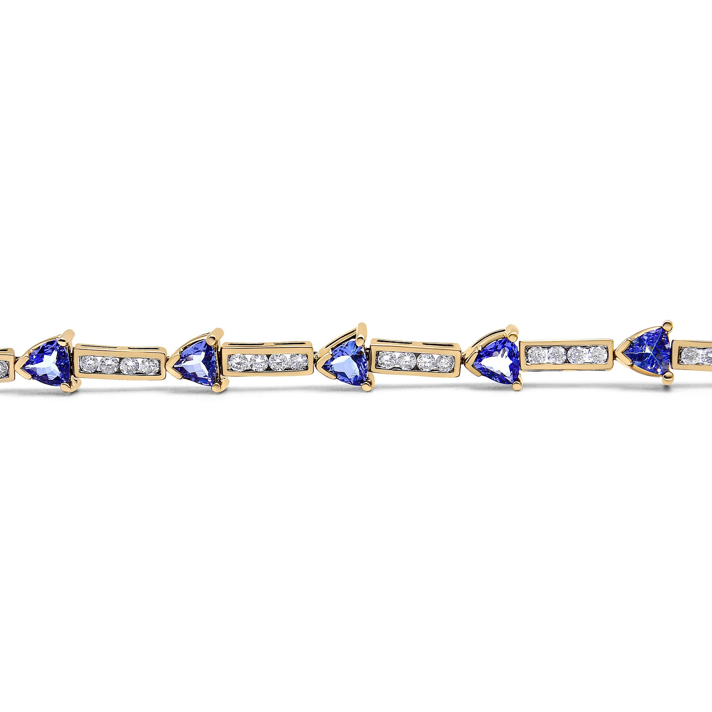 14K Gelbgold 1 5/8 Cttw Diamant und Trillion blauer Tansanit Gliederarmband (Trillionschliff) im Angebot
