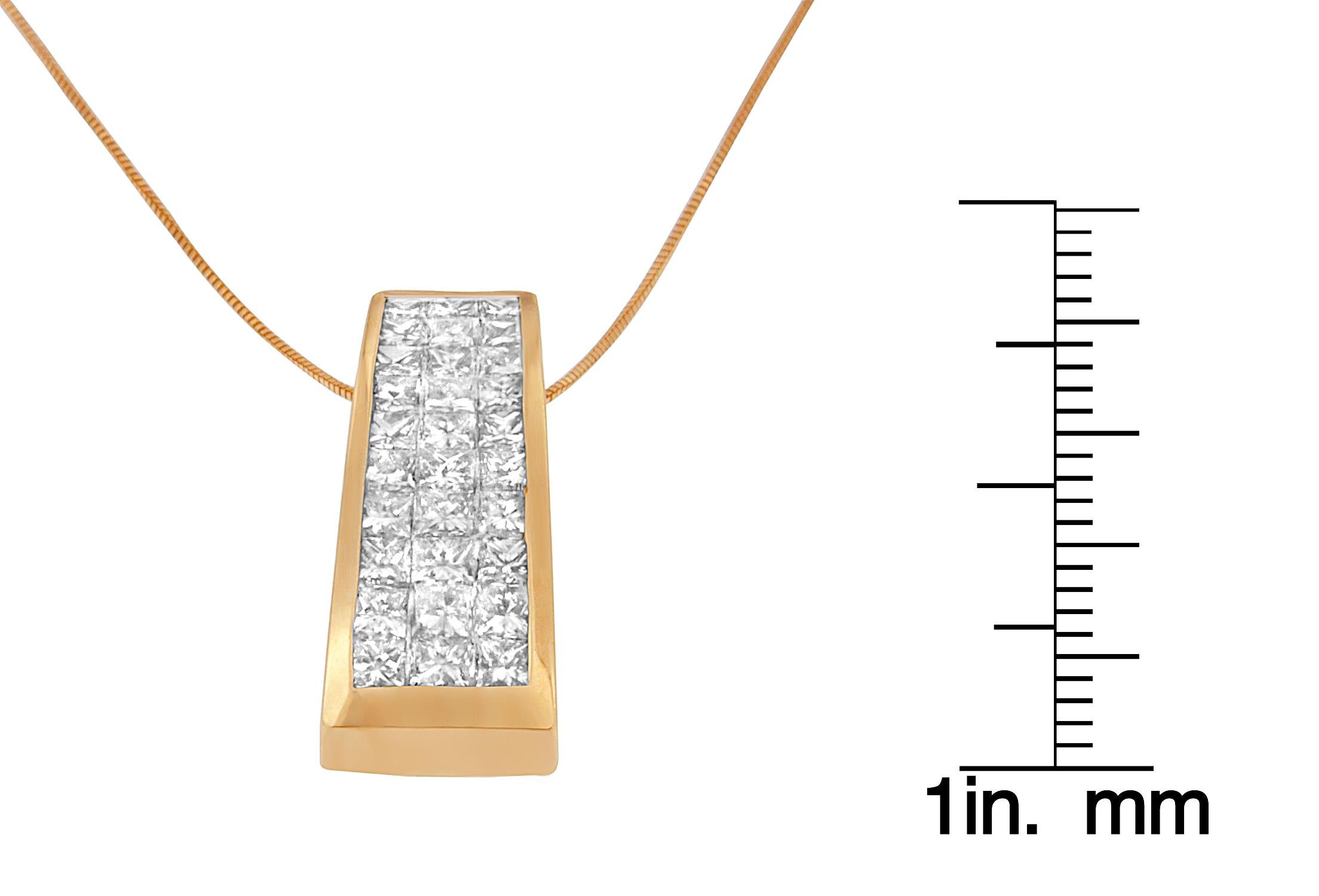Collier pendentif pilier en or jaune 14k à diamants taille princesse 1 5/8 cttw Neuf - En vente à New York, NY