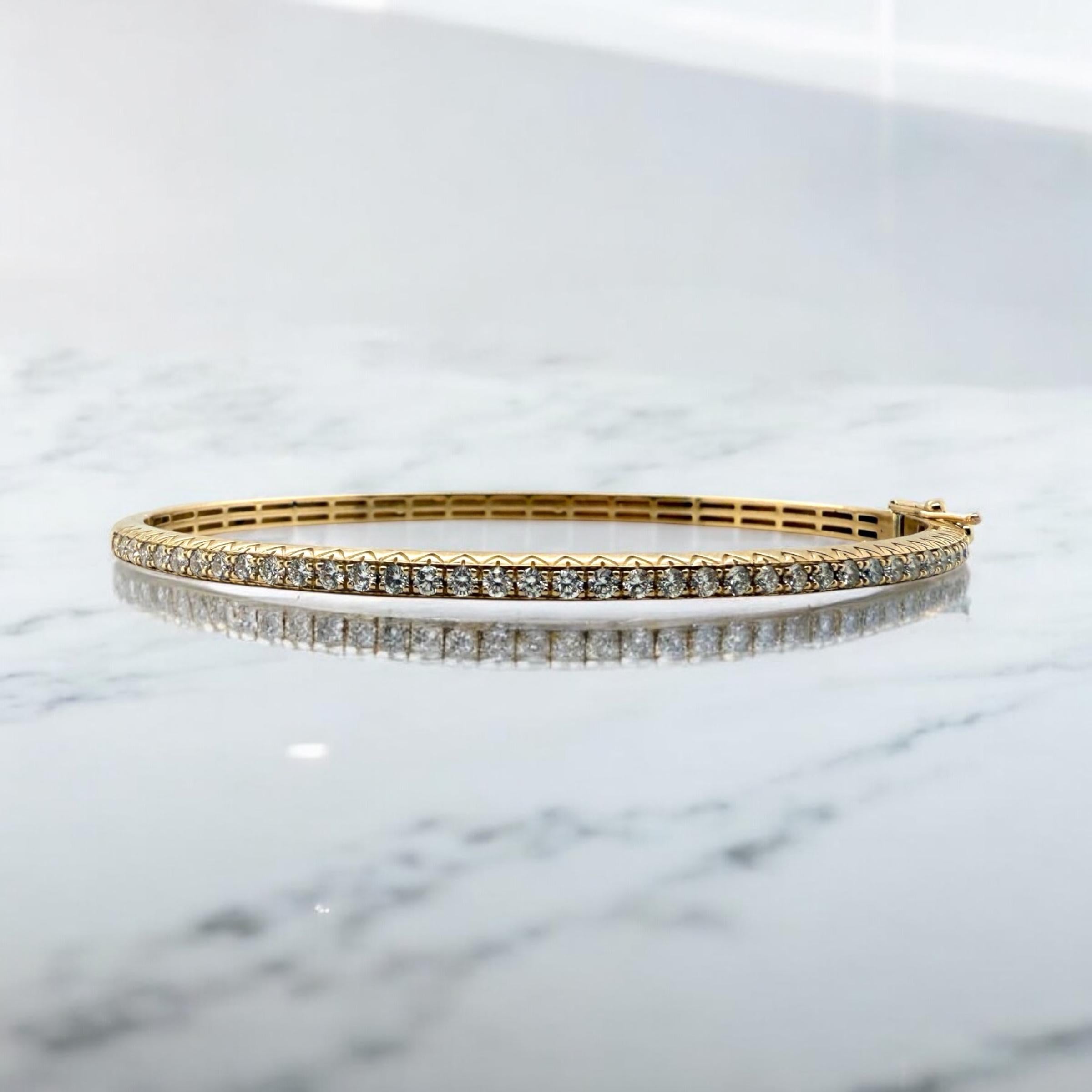 Nous adorons ces bracelets classiques en diamant !
Parfait pour empiler et superposer.

Détails du bracelet
Matériau : Or jaune 14K
Taille du poignet : 7 pouces
Largeur de la tête : 3,1 mm
Poids : 11,7 grammes

Accentué par les pierres précieuses