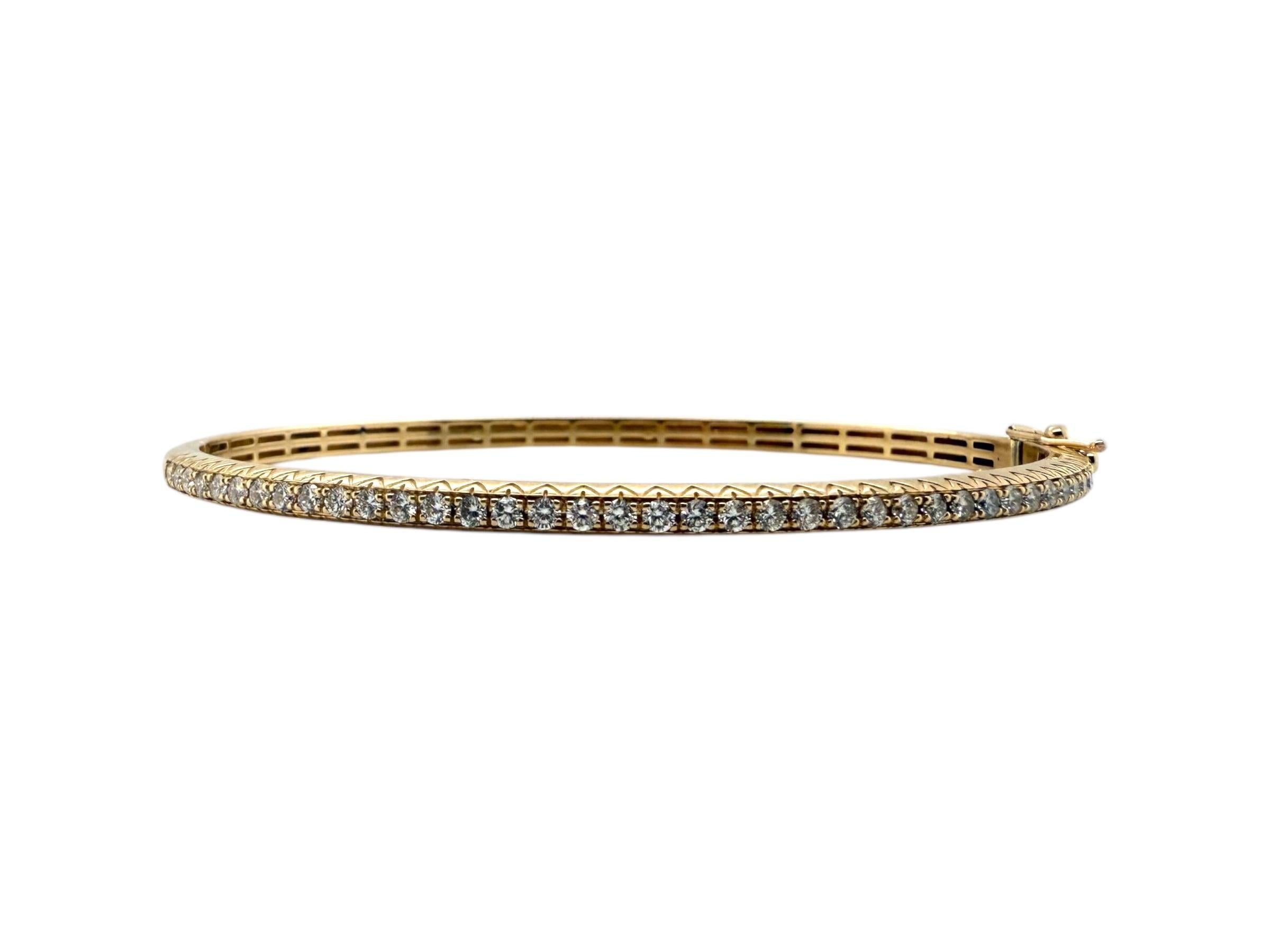Contemporain Bracelet jonc en or jaune 14 carats avec diamants de 1 carat en vente