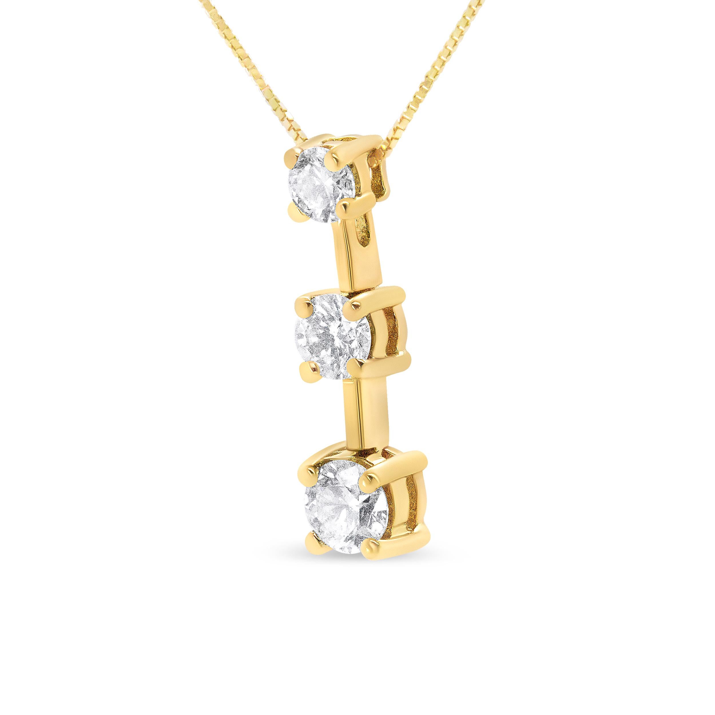 Contemporary 14K Yellow Gold 1.0 Carat Round Diamond Three-Stone Drop Pendant Necklace For Sale