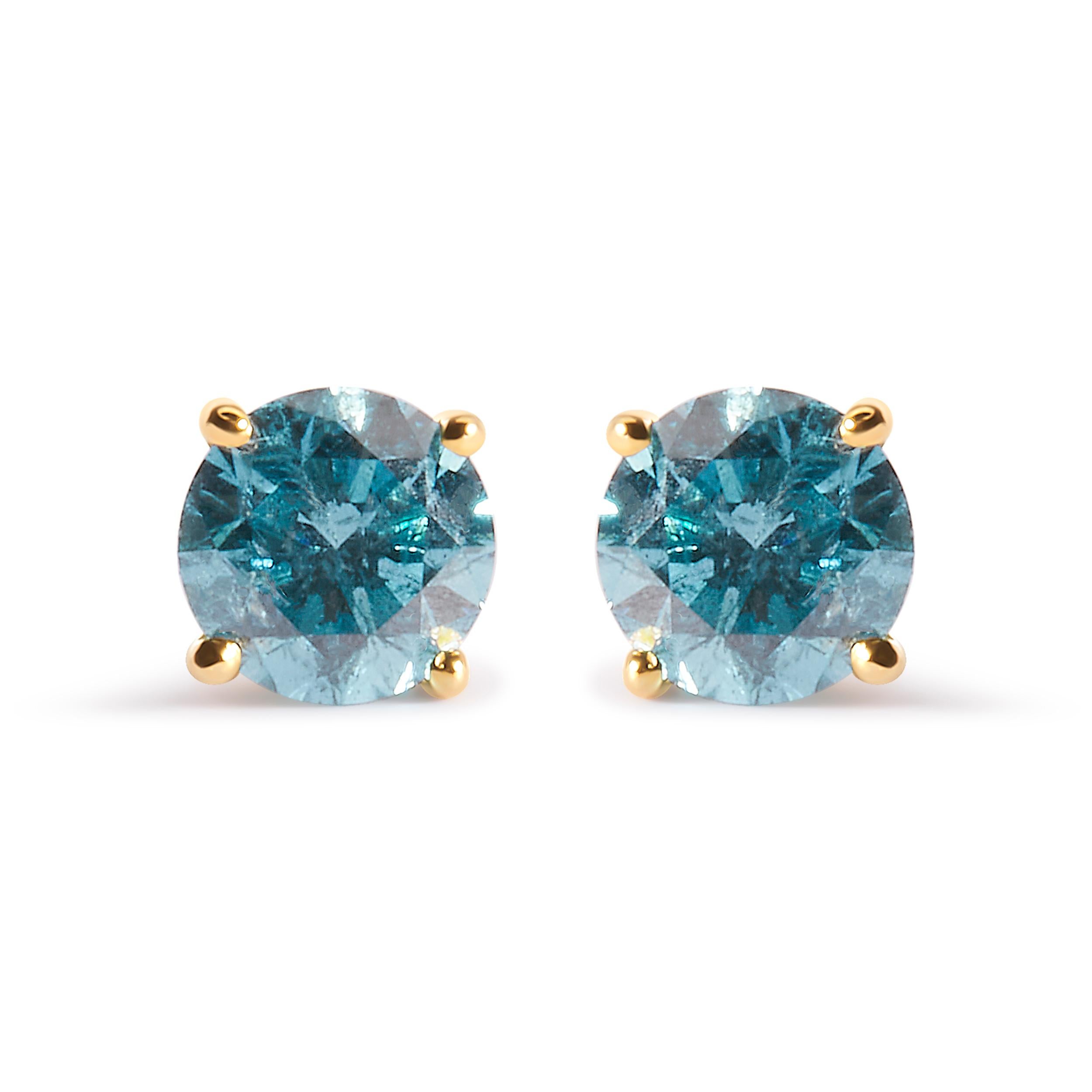 Round Cut 14K Yellow Gold 1.0 Carat Treated Aqua Blue Diamond Solitaire Stud Earrings For Sale