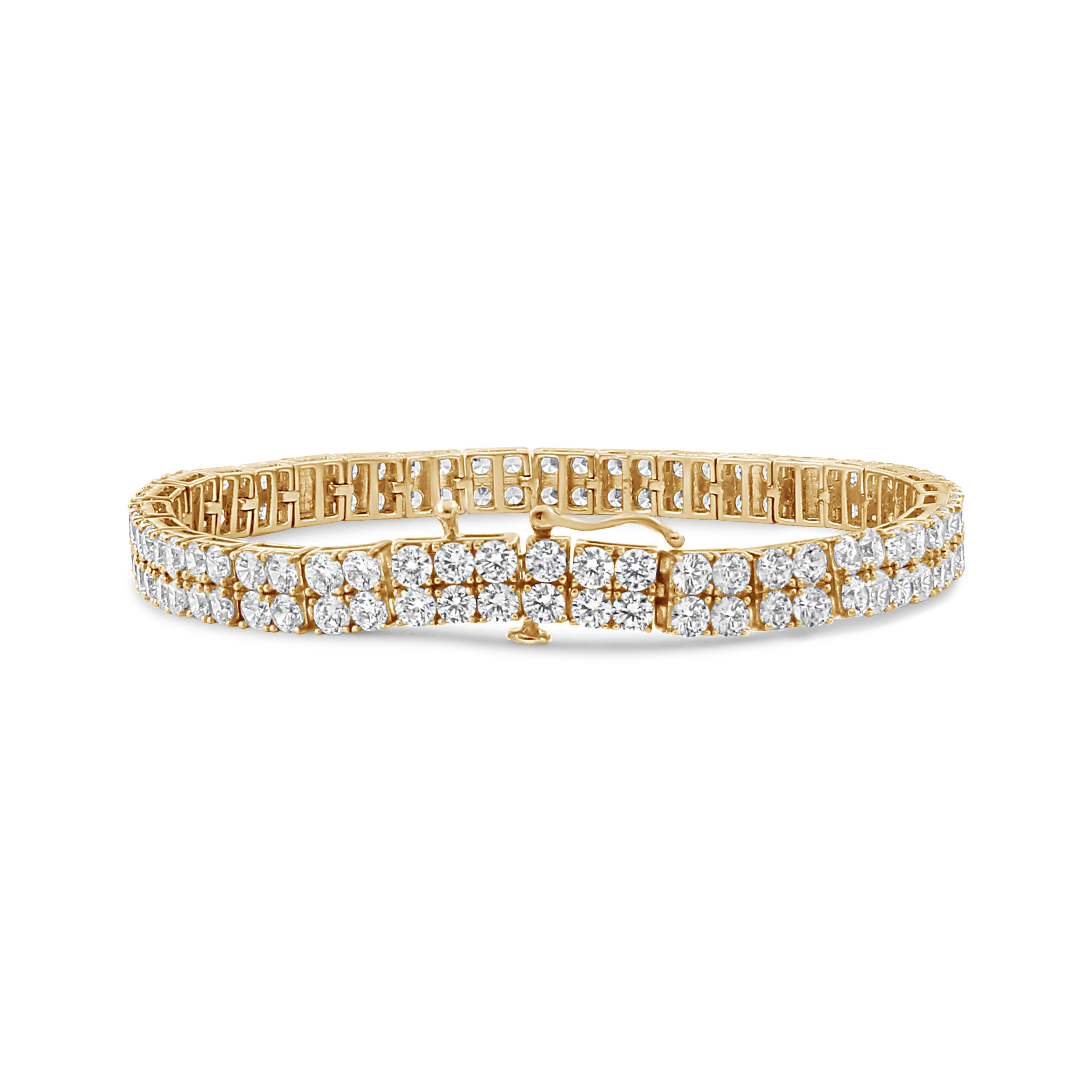 Avec sa double rangée de brillants, ce bracelet de tennis en or jaune 14 carats est une symphonie d'étincelles et de sophistication. Chaque diamant rond de taille brillante est méticuleusement serti dans une étreinte à quatre branches, totalisant