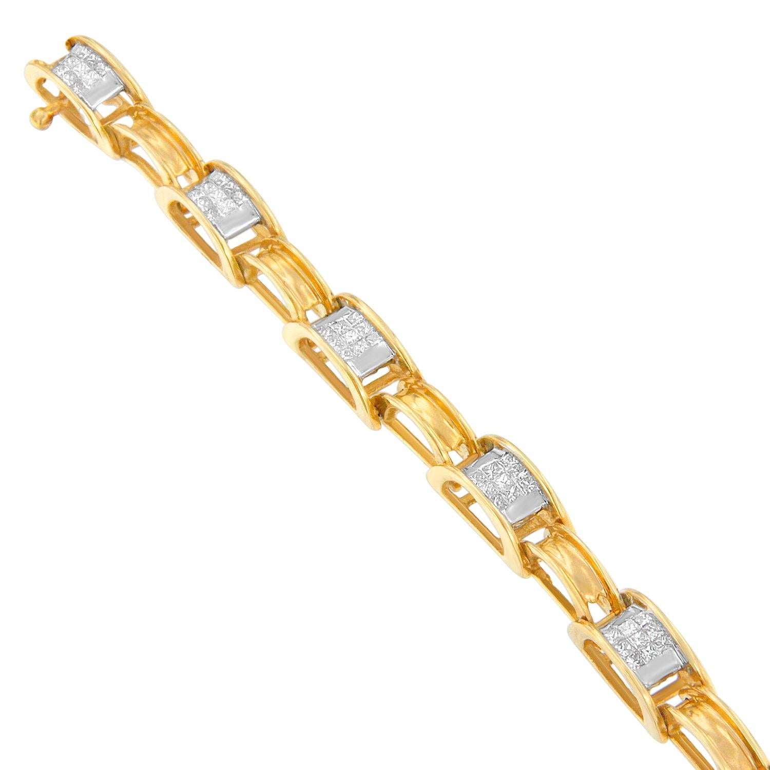 Die Glieder aus 14-karätigem Gelbgold in verschiedenen Größen sind mit wunderschönen Diamanten im klassischen Prinzess-Schliff verziert und machen dieses Armband zu einem einzigartigen Geschenk für eine Frau mit tadellosem Geschmack. Video auf