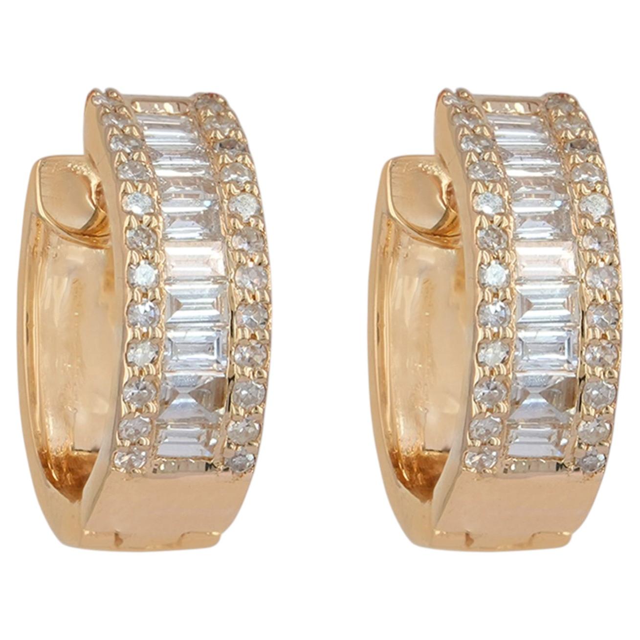 Orecchini a cerchio a tre file in oro giallo 14K con diamanti Baguette e Pavé da 1,00 carati