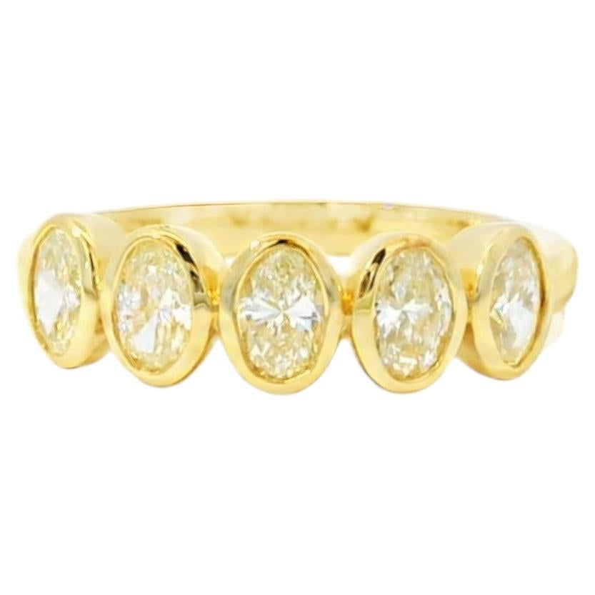 14k Yellow Gold 1.00ctw Set Oval Cut Diamond Halfway Ring For Sale