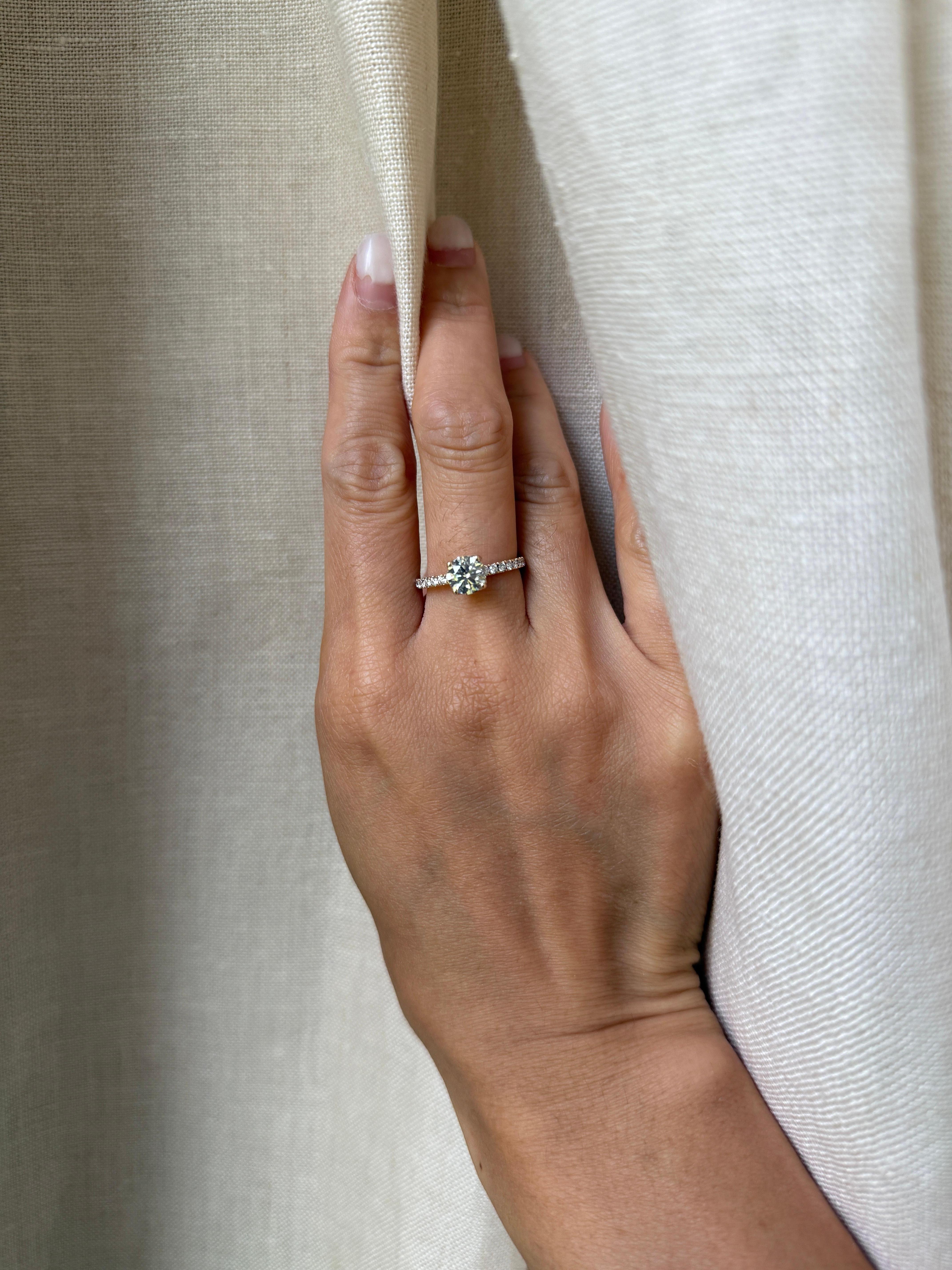 Anello di fidanzamento in oro giallo 14K con diamante da 1,02 carati in vendita 1