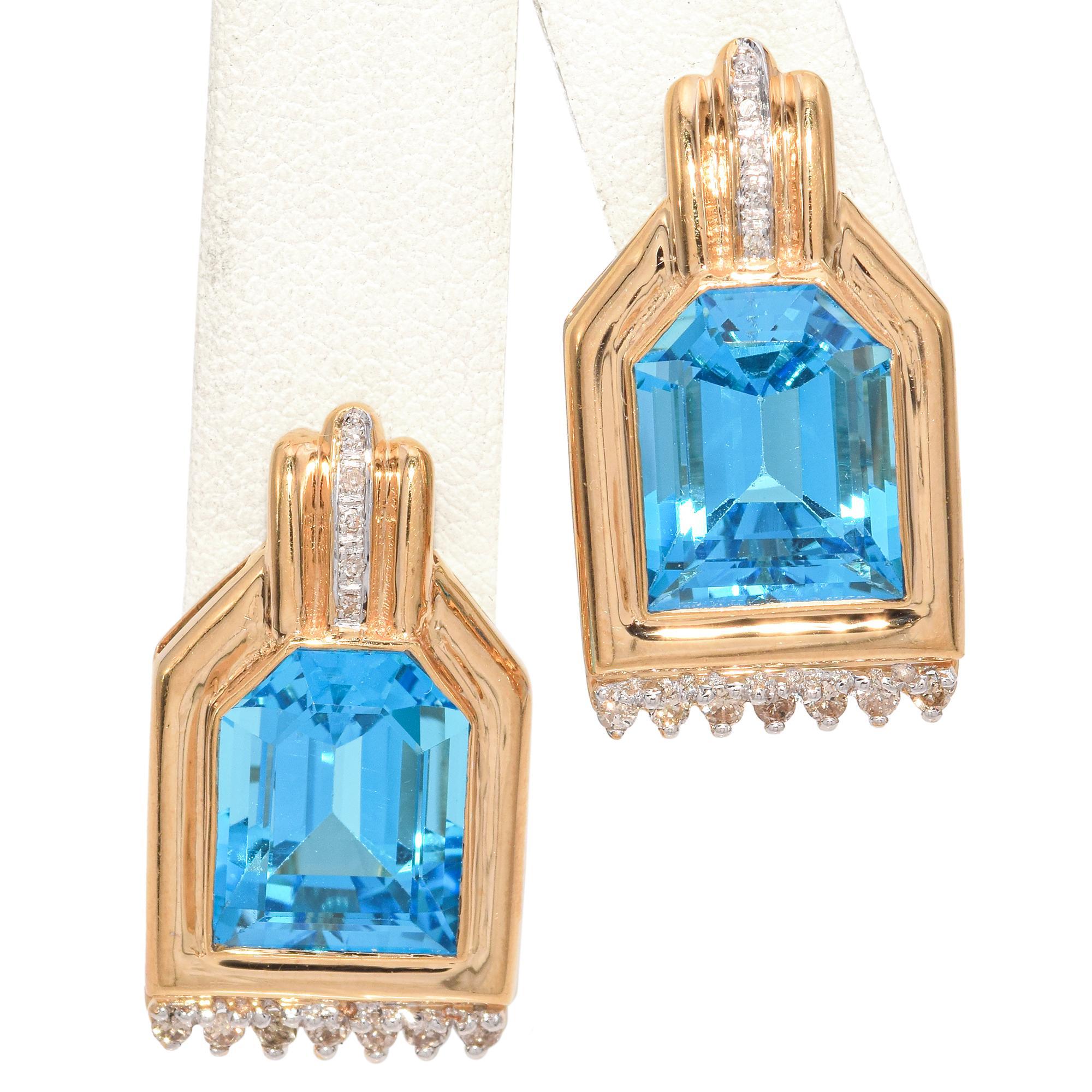Pendientes de oro amarillo de 14 quilates de 10,46 TCW de topacio y diamantes con fondo omega Moderno