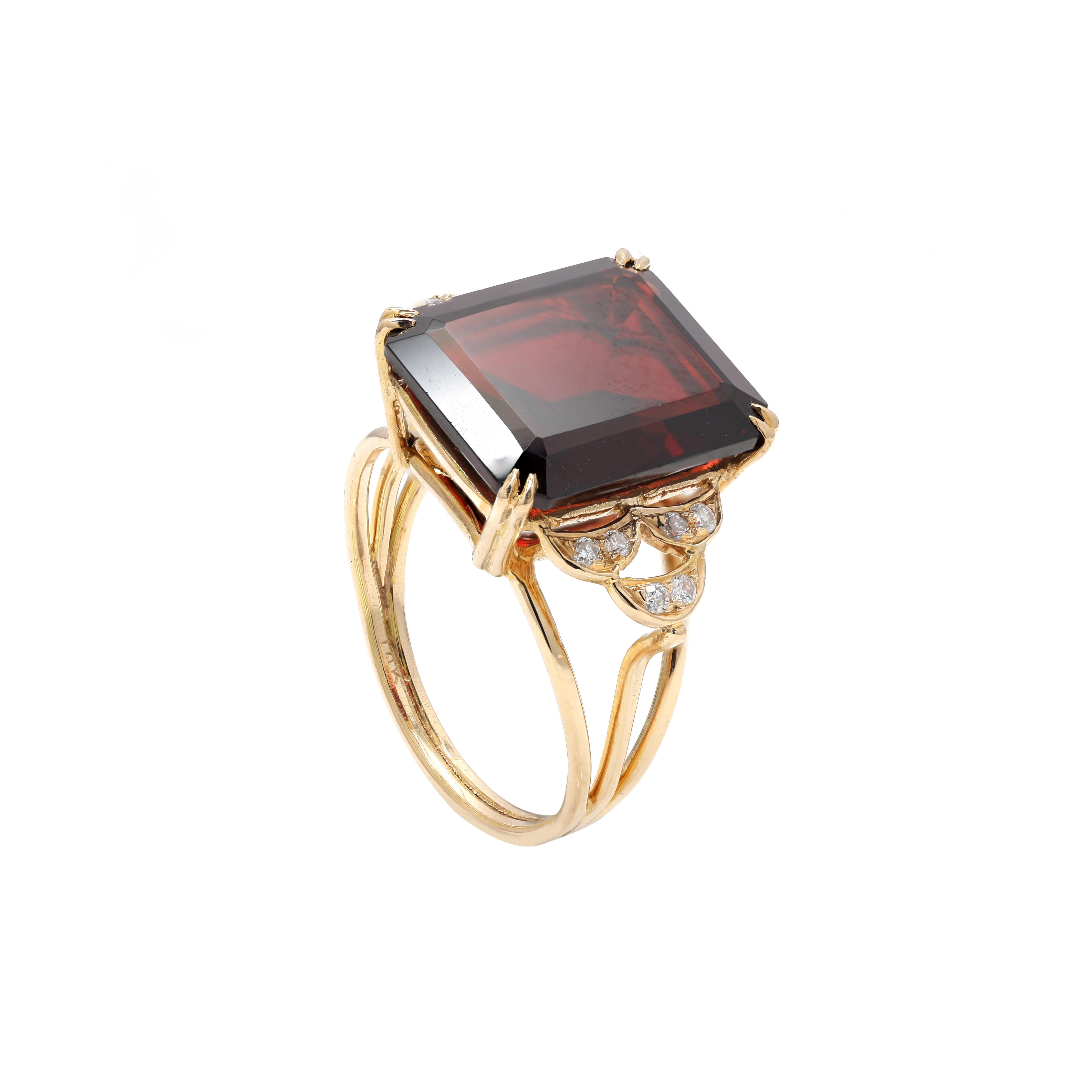 For Sale:  14k Solid Yellow Gold 10.7 Carat Deep Red Garnet Gemstone Ring with Diamonds 4