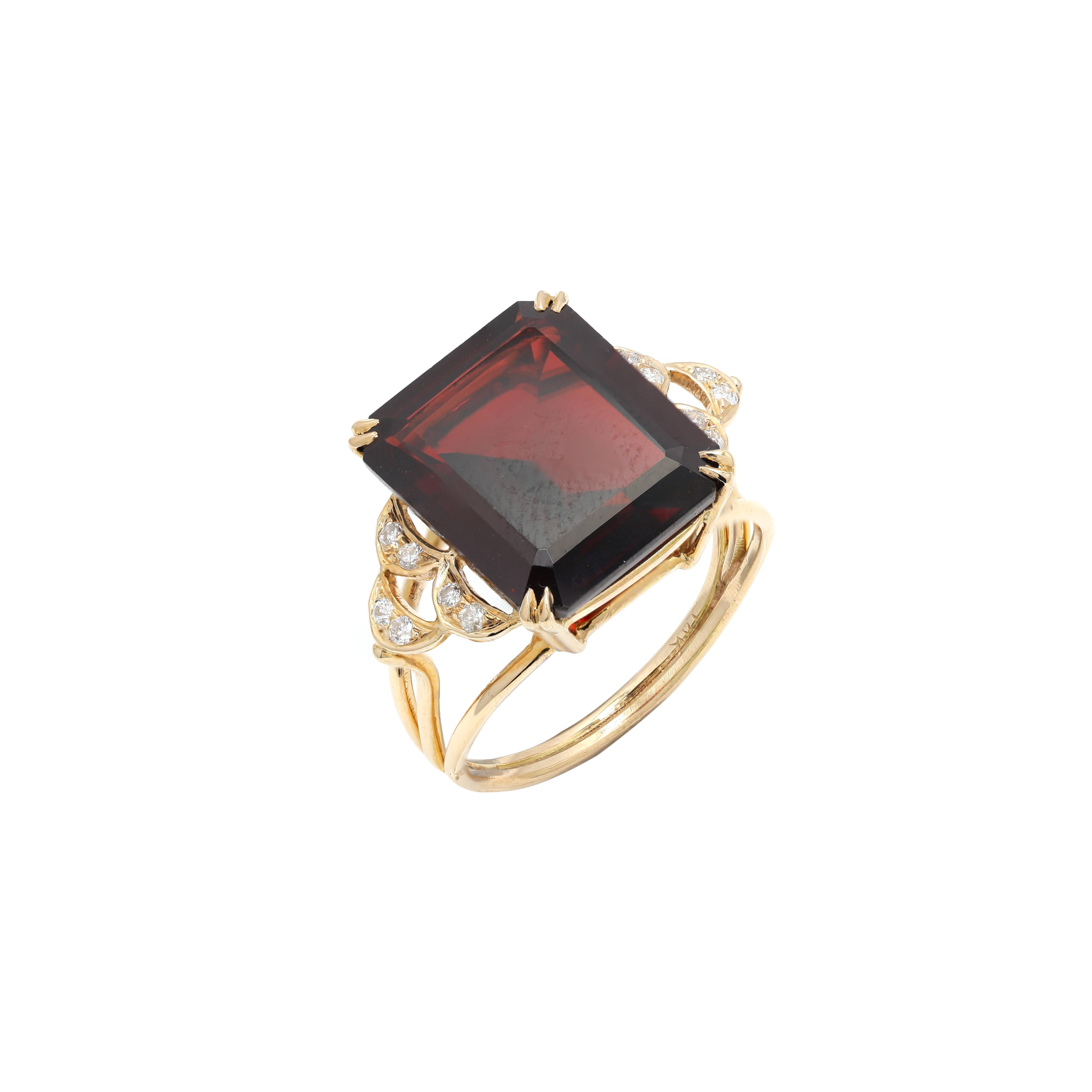 For Sale:  14k Solid Yellow Gold 10.7 Carat Deep Red Garnet Gemstone Ring with Diamonds 5