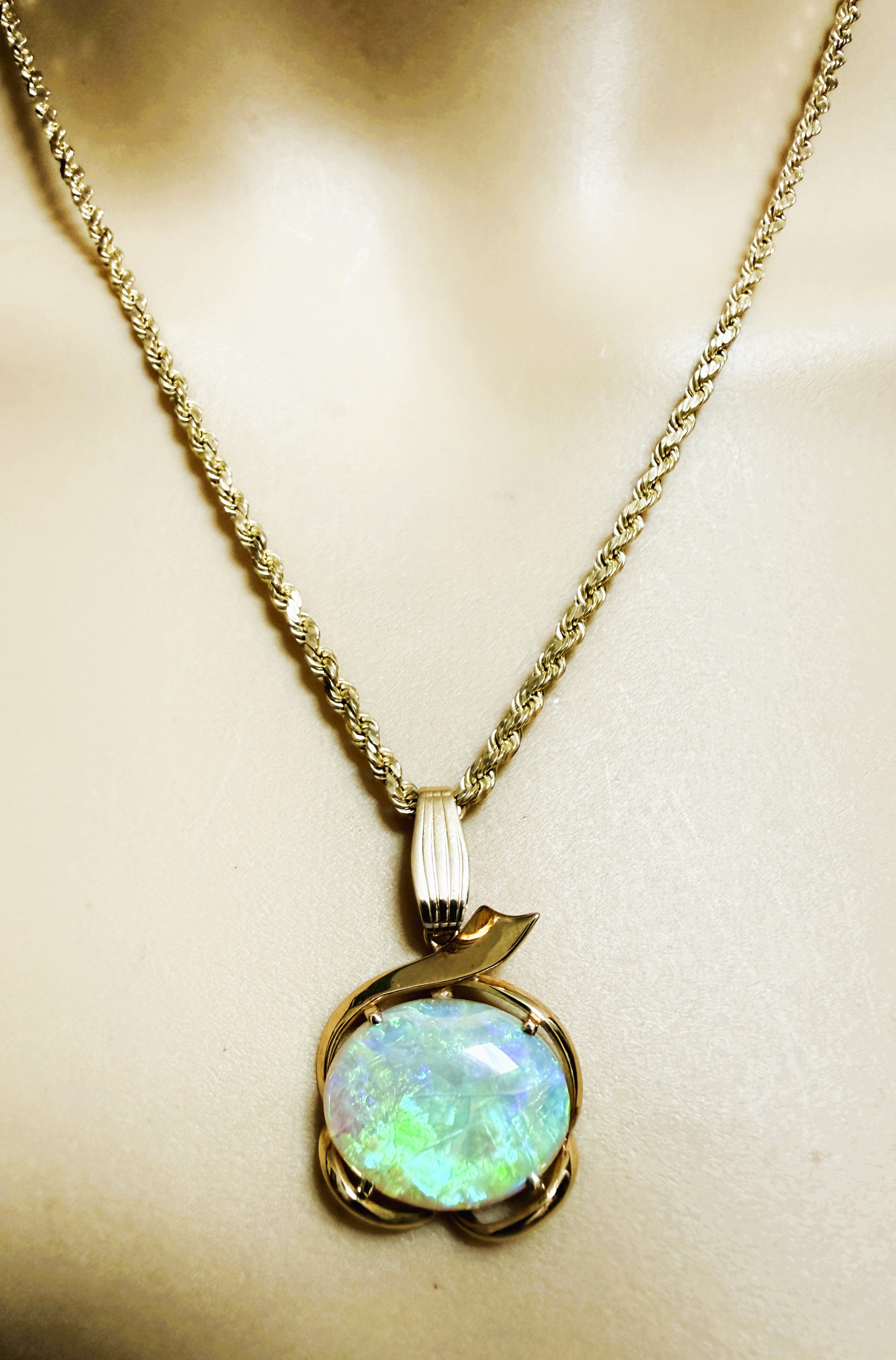 14k Yellow Gold 10.83 Carat Cabochon Opal Necklace 18"
