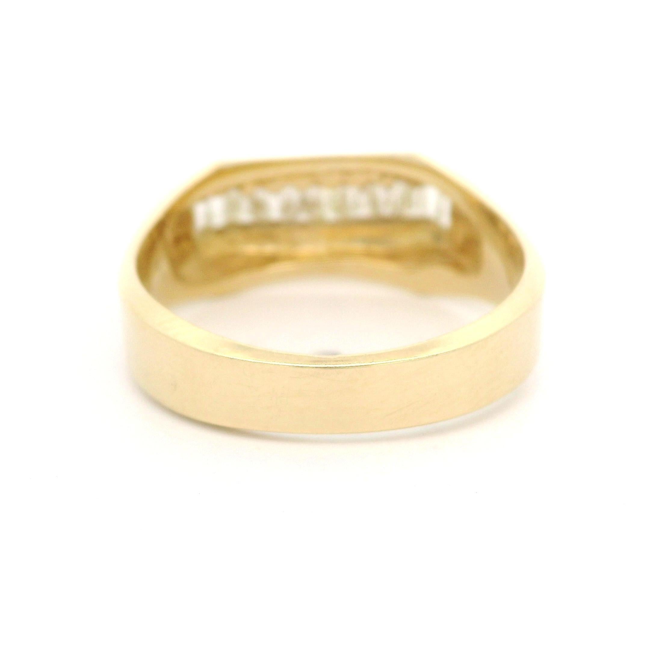 14k Yellow Gold 1.0ctw Diamond Very Nice Baguette Cut Squared Band Ring In Excellent Condition For Sale In Montclair, NJ