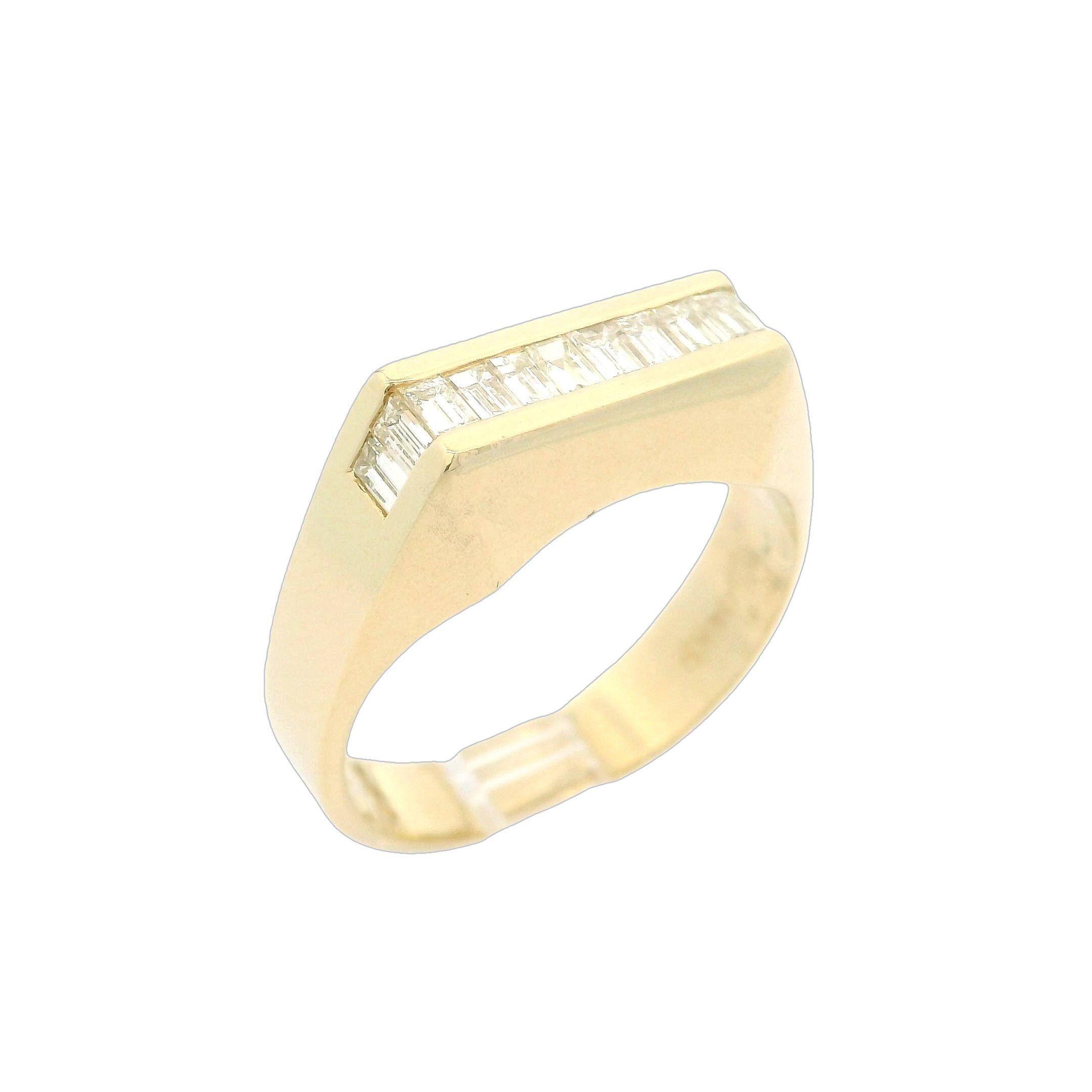 14k Yellow Gold 1.0ctw Diamond Very Nice Baguette Cut Squared Band Ring For Sale 2