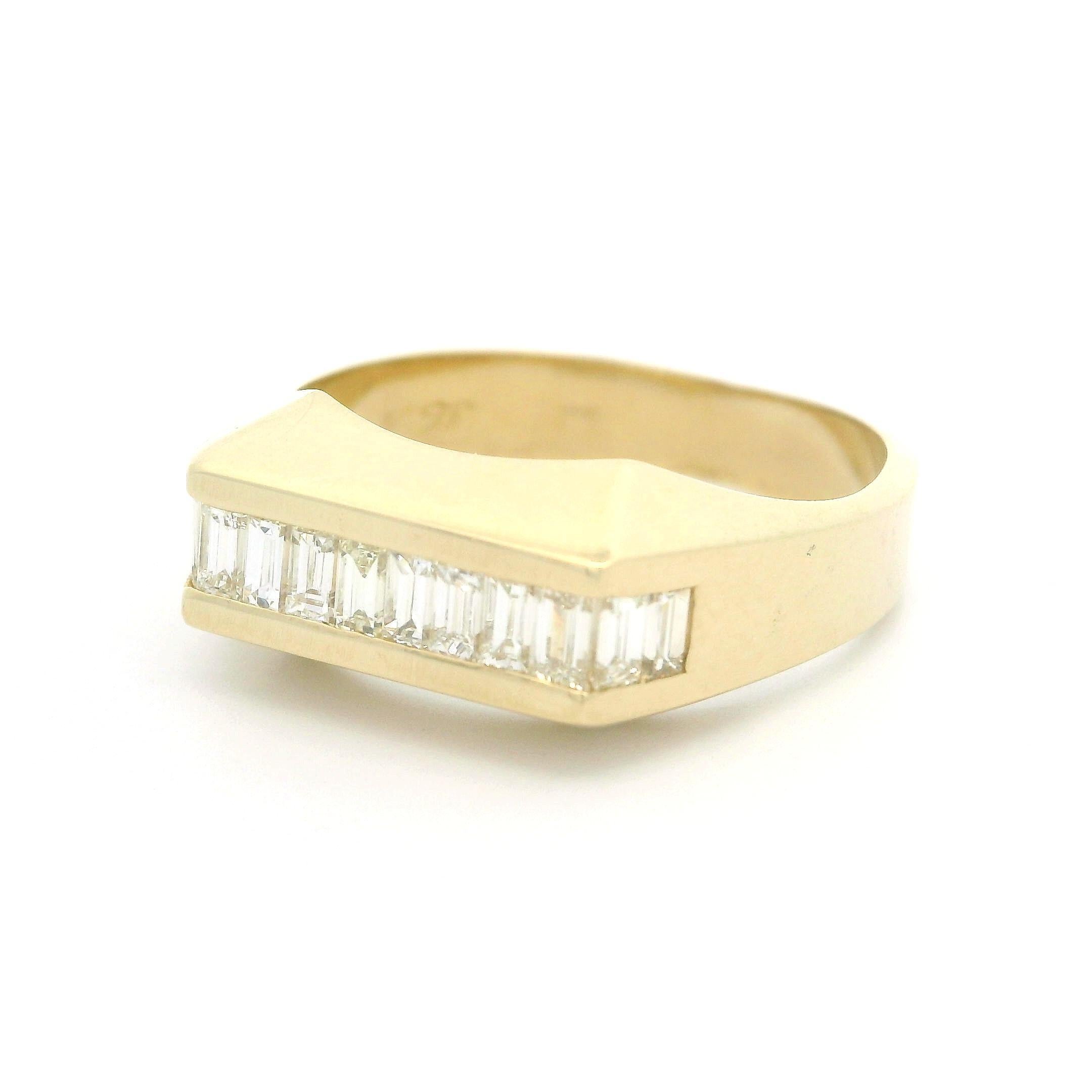 14k Yellow Gold 1.0ctw Diamond Very Nice Baguette Cut Squared Band Ring For Sale 5