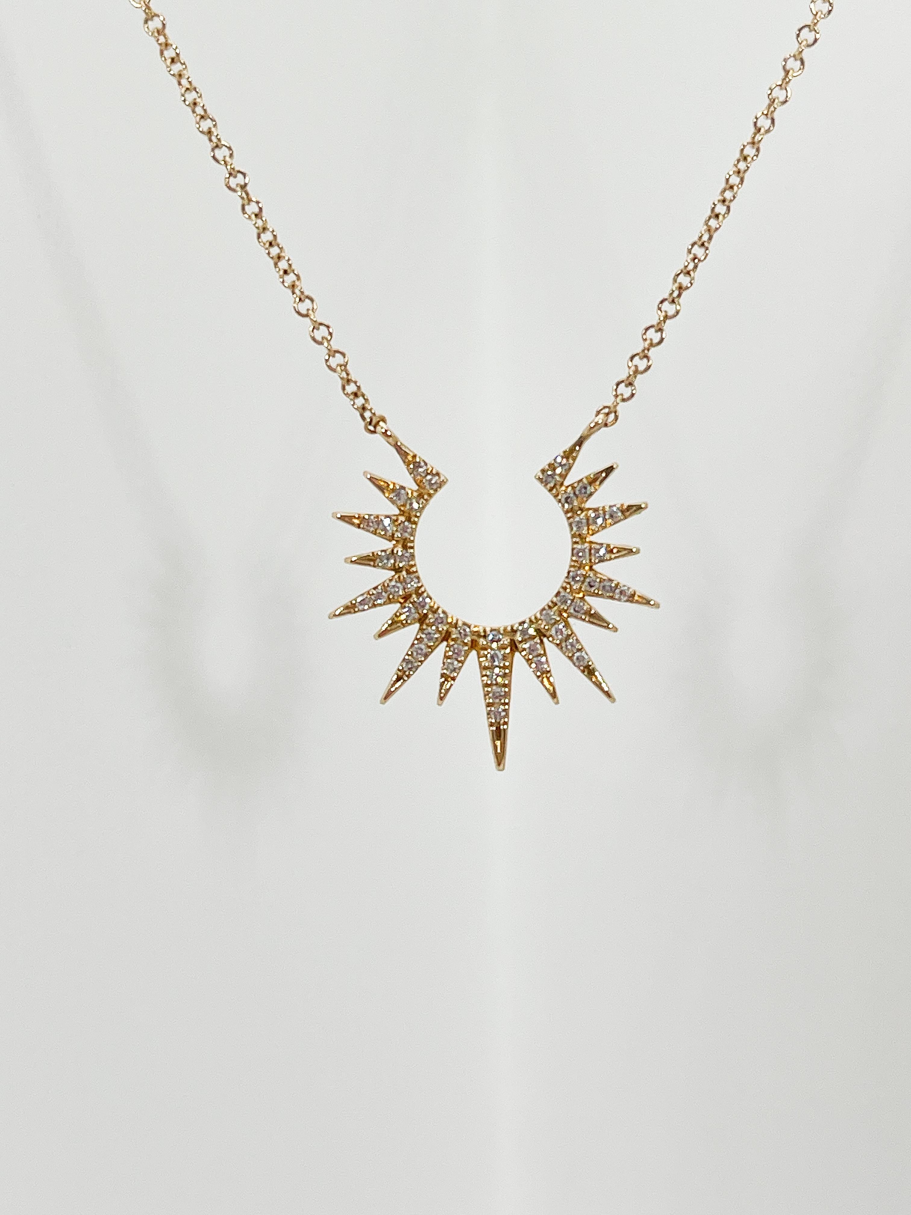 Taille ronde Pendentif Sunburst en or jaune 14 carats avec diamants de 11 carats en vente