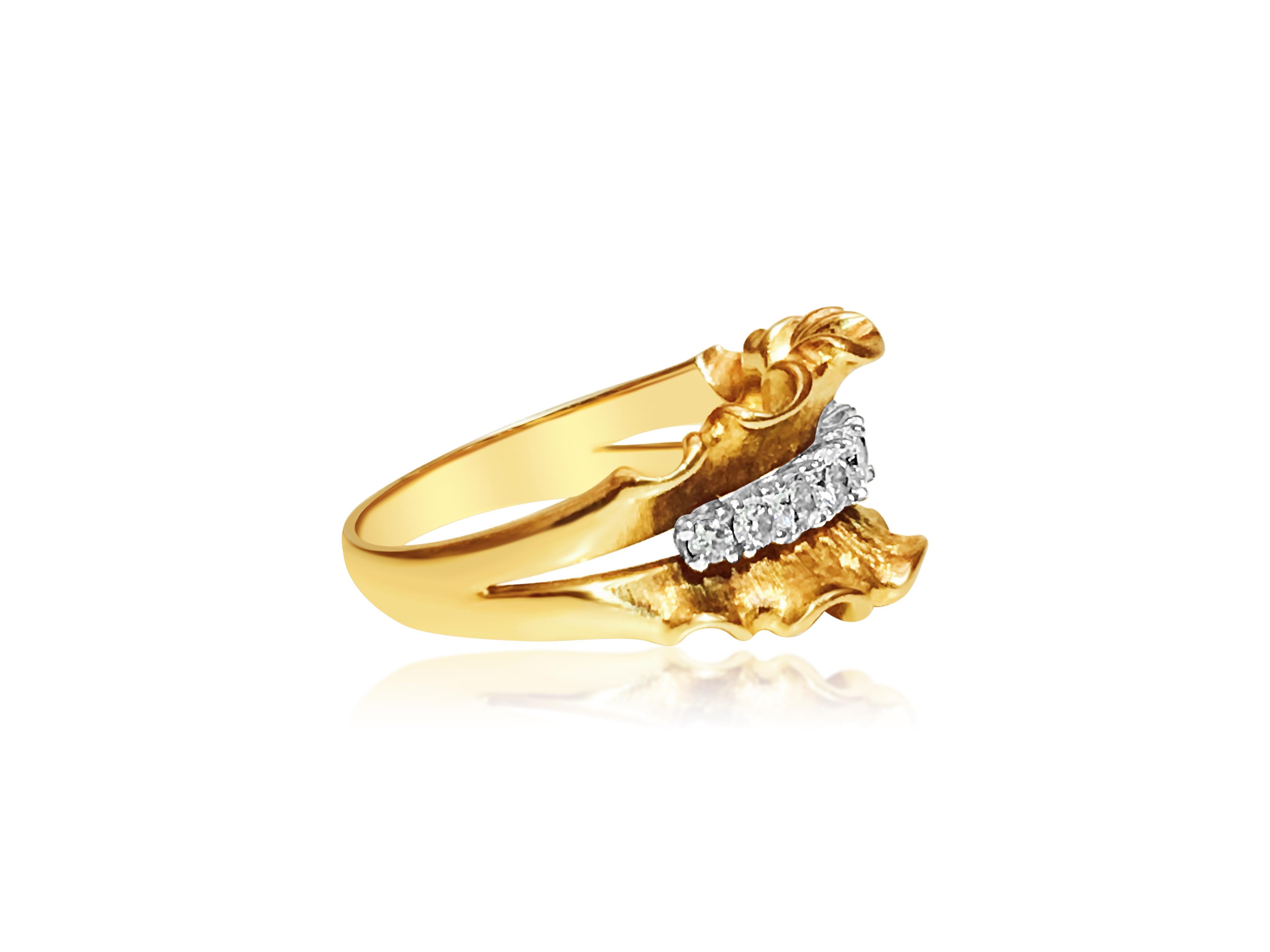 Art Nouveau 14K Yellow Gold, 1.10 Carat VINTAGE White Diamond Ring. For Sale