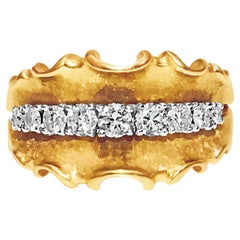 14K Yellow Gold, 1.10 Carat VINTAGE White Diamond Ring.