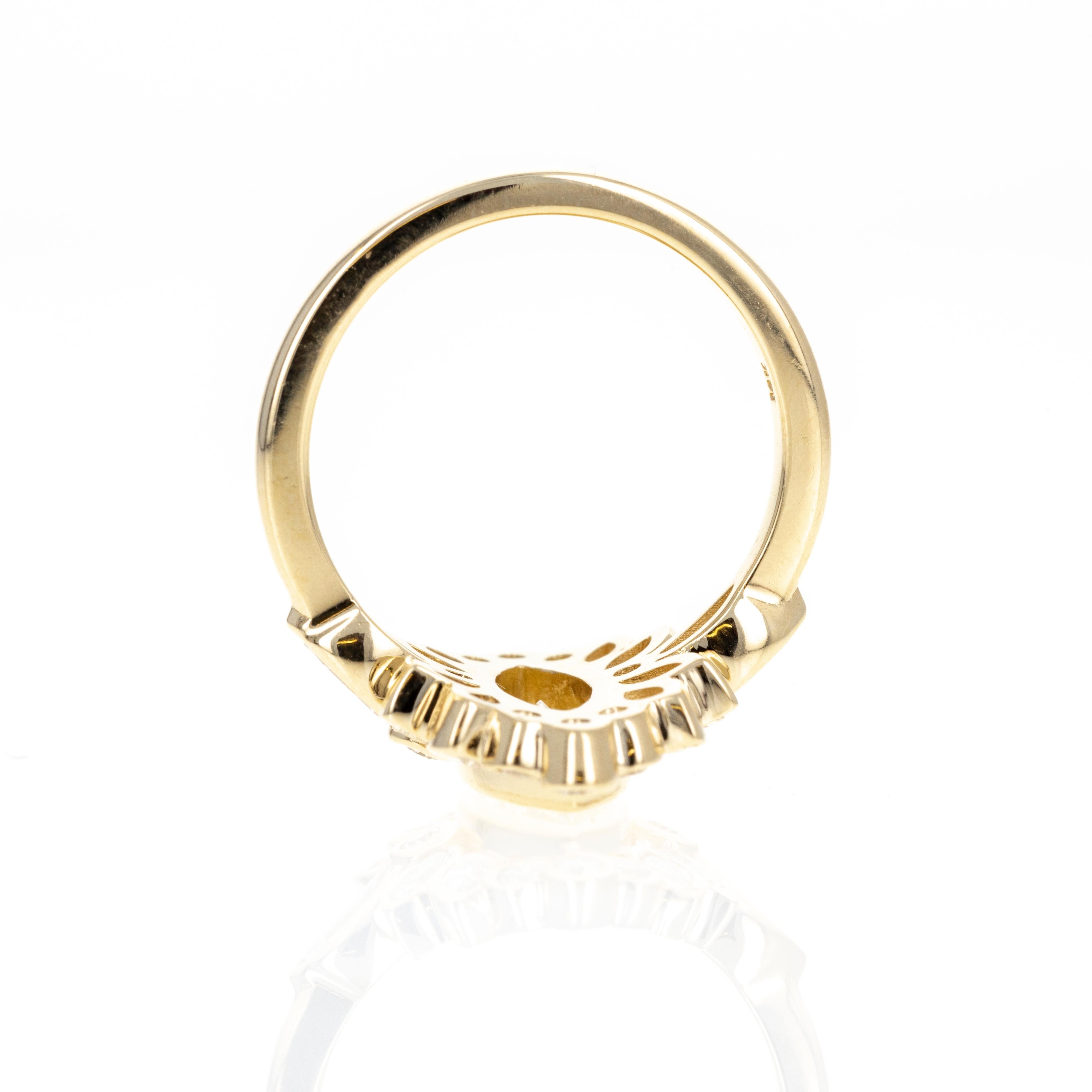 Époque : New
Composition : Or jaune 14K 
Pierre principale : Un diamant marquise
Poids en carats : 1,15 carats 
Couleur / clarté : H / I1
Pierre d'accentuation : Dix-huit diamants ronds Brilliante et Marquise
Poids en carats : 0,82 carats au