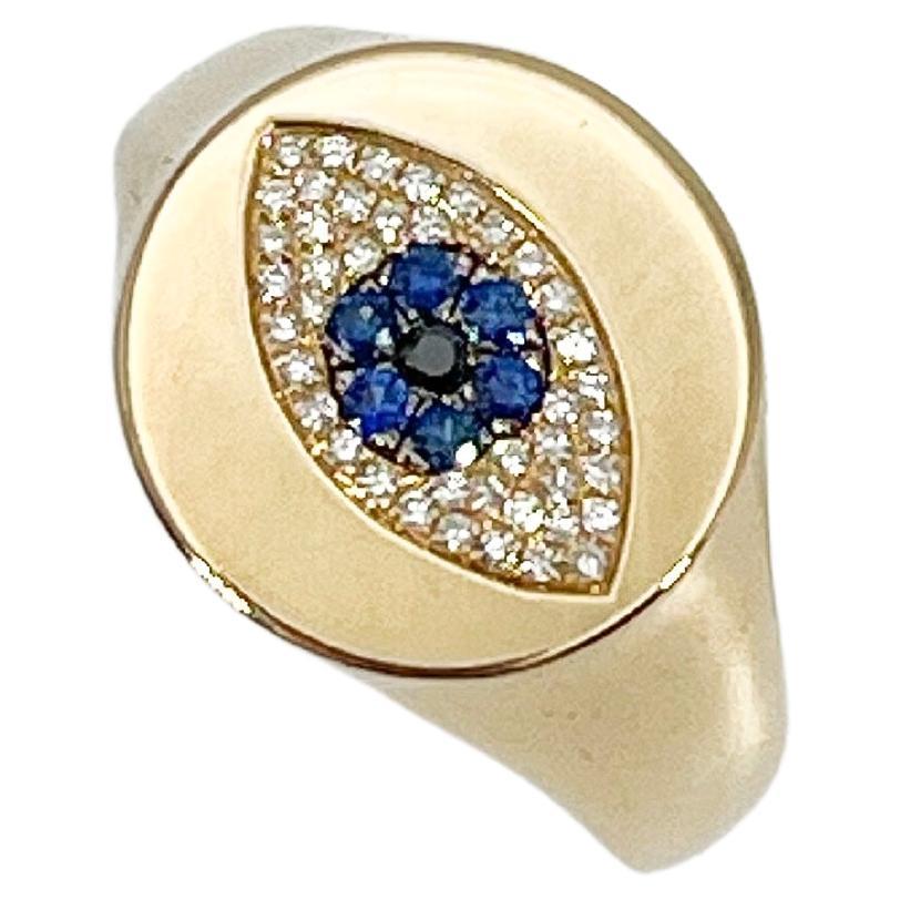 Anillo de oro amarillo de 14 quilates con un diamante de 0,12 quilates y un zafiro de 0,08 quilates con mal de ojo