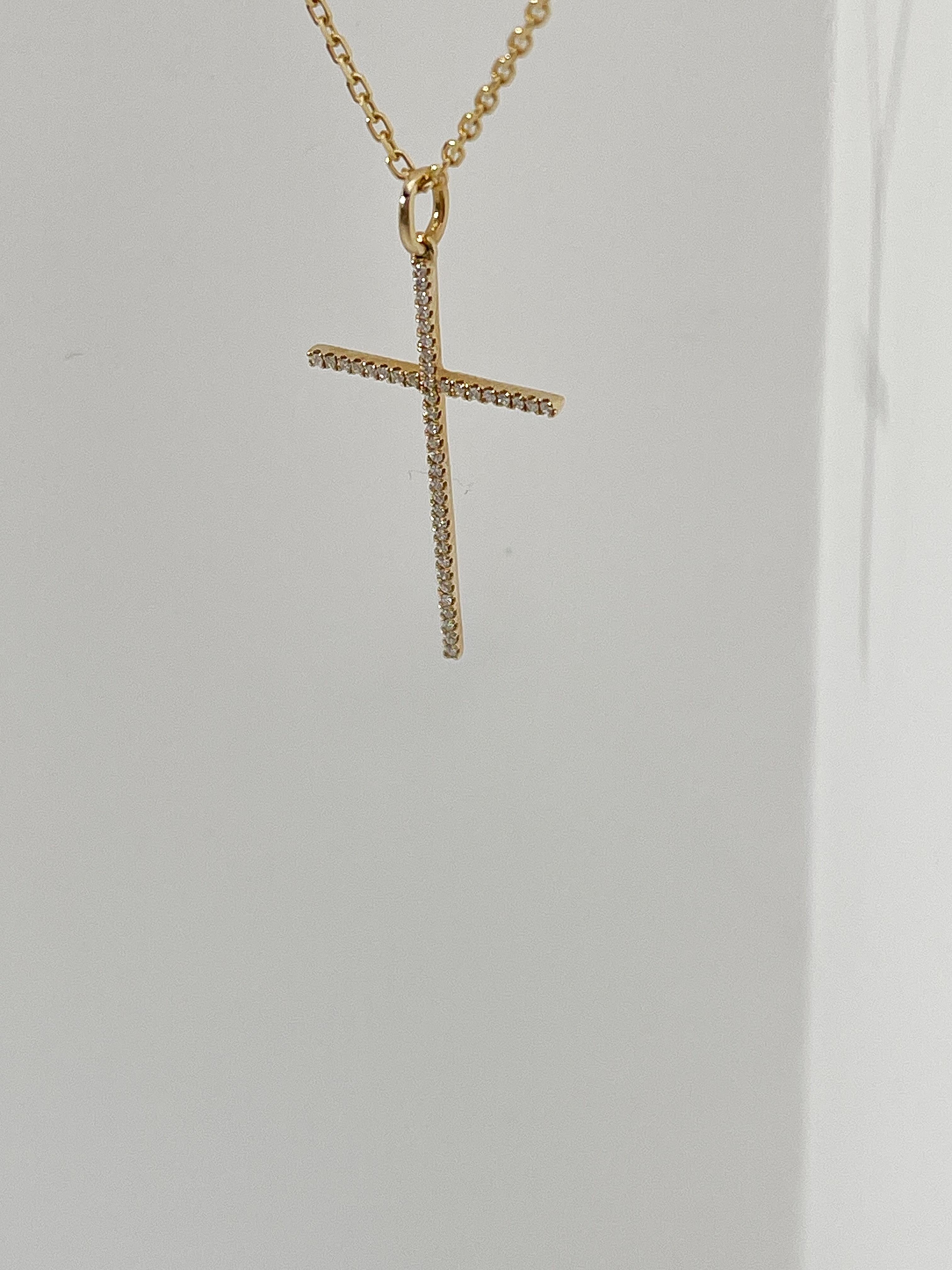 14K Yellow Gold .12 CTW Diamond Cross Necklace In Excellent Condition For Sale In Stuart, FL