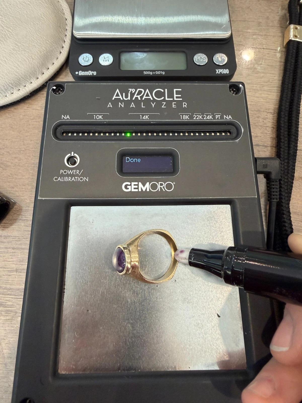 Bague à chaton en or jaune 14K 12.00 grammes de charoite violette Taille 10 en vente 4