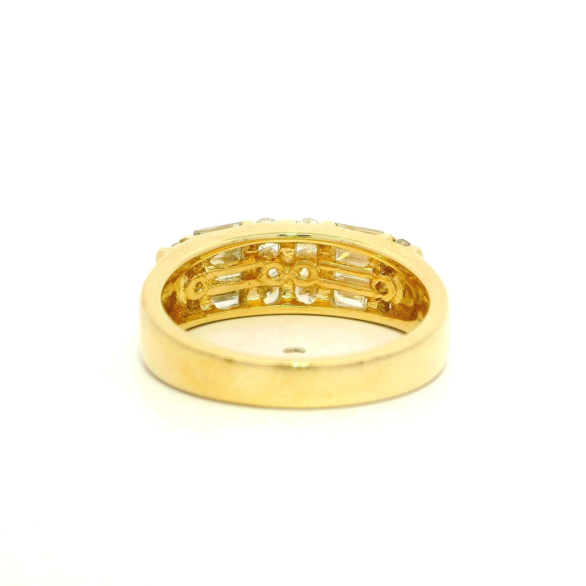 Anello a fascia con diamanti rotondi e baguette in oro giallo 14k da 1,21 carati in vendita 5