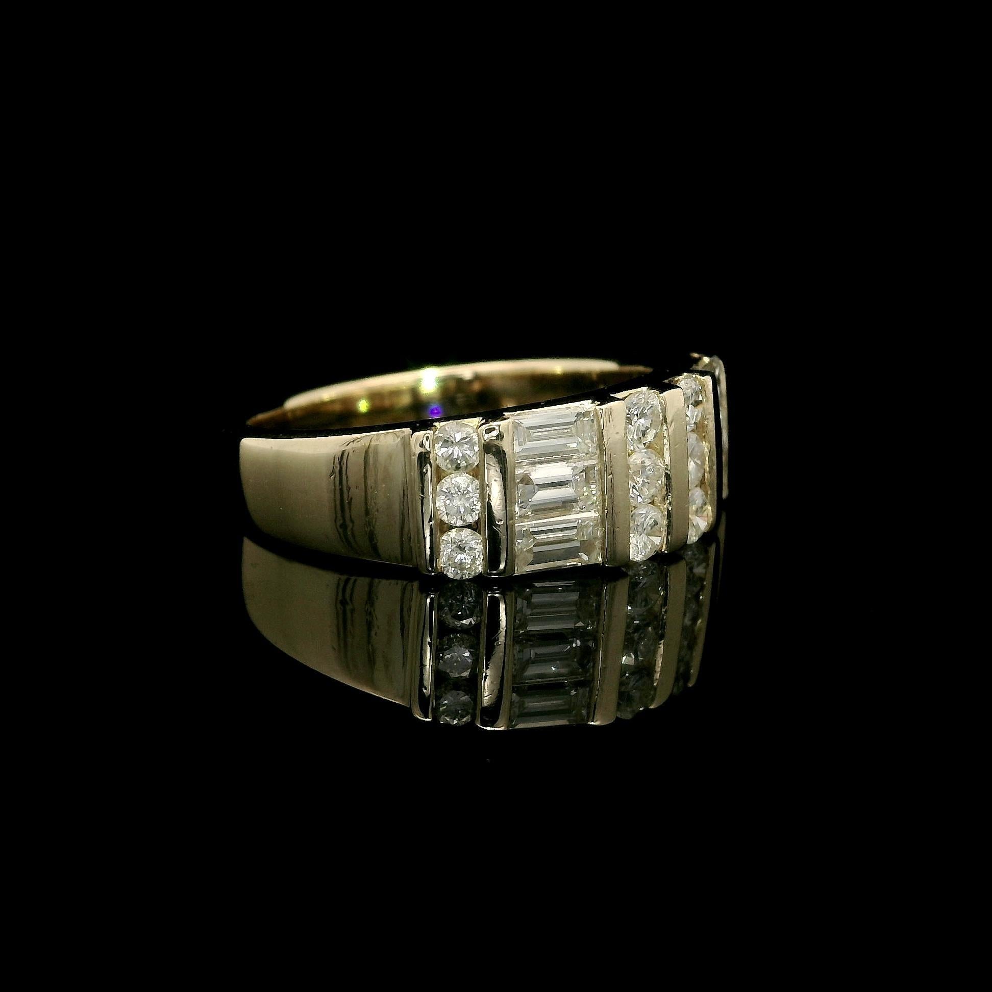 -A. Stone: -
(12) Diamanti naturali autentici - Taglio rotondo a brillante - Incastonatura a canale - Bel colore Whiting - 0,36ctw (circa)
(16) Diamanti naturali autentici - Taglio Baguette dritto - Incastonatura a canale - Bel colore Whiting -