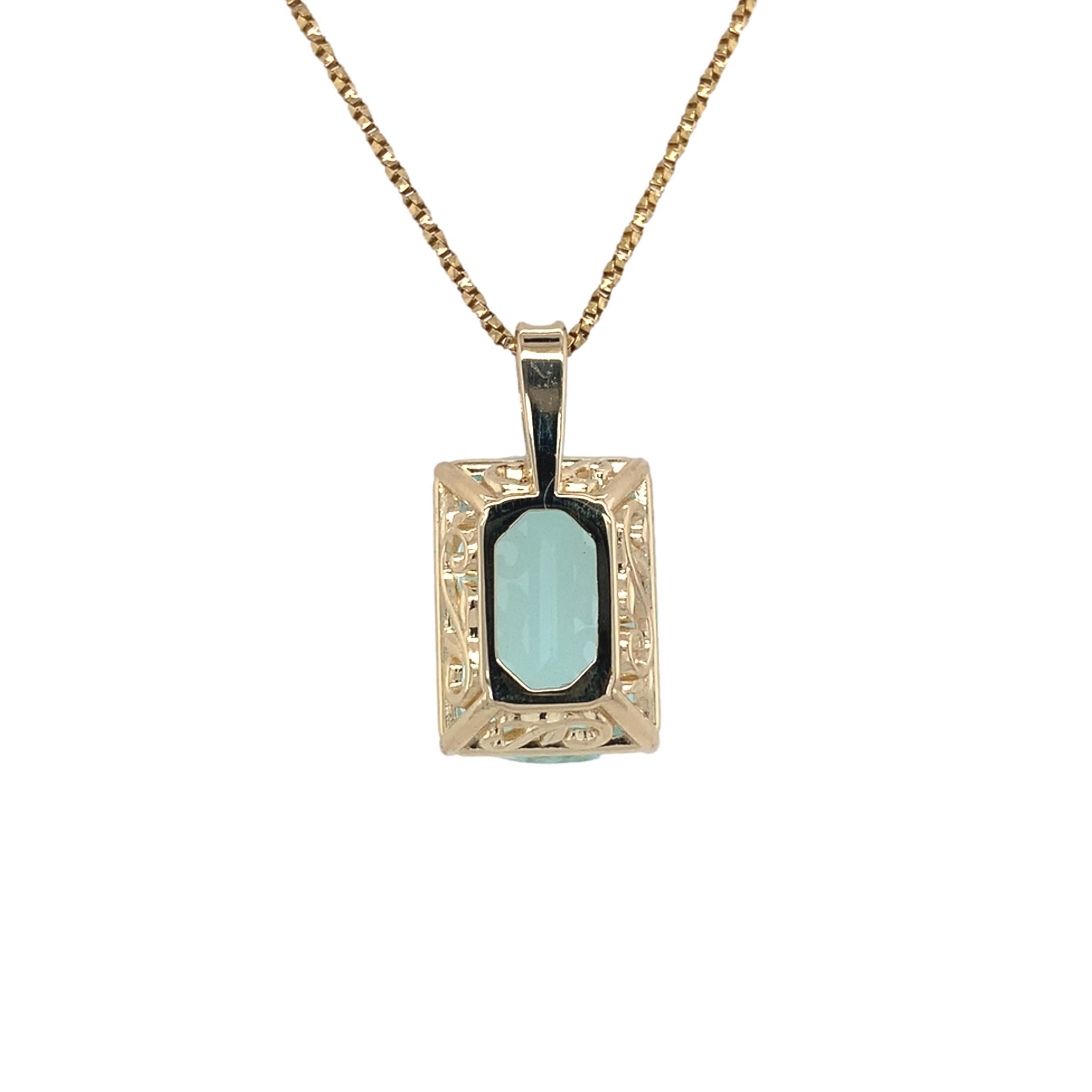 Contemporain Pendentif en or jaune 14K avec aigue-marine de 12,82 carats et chaîne de 24