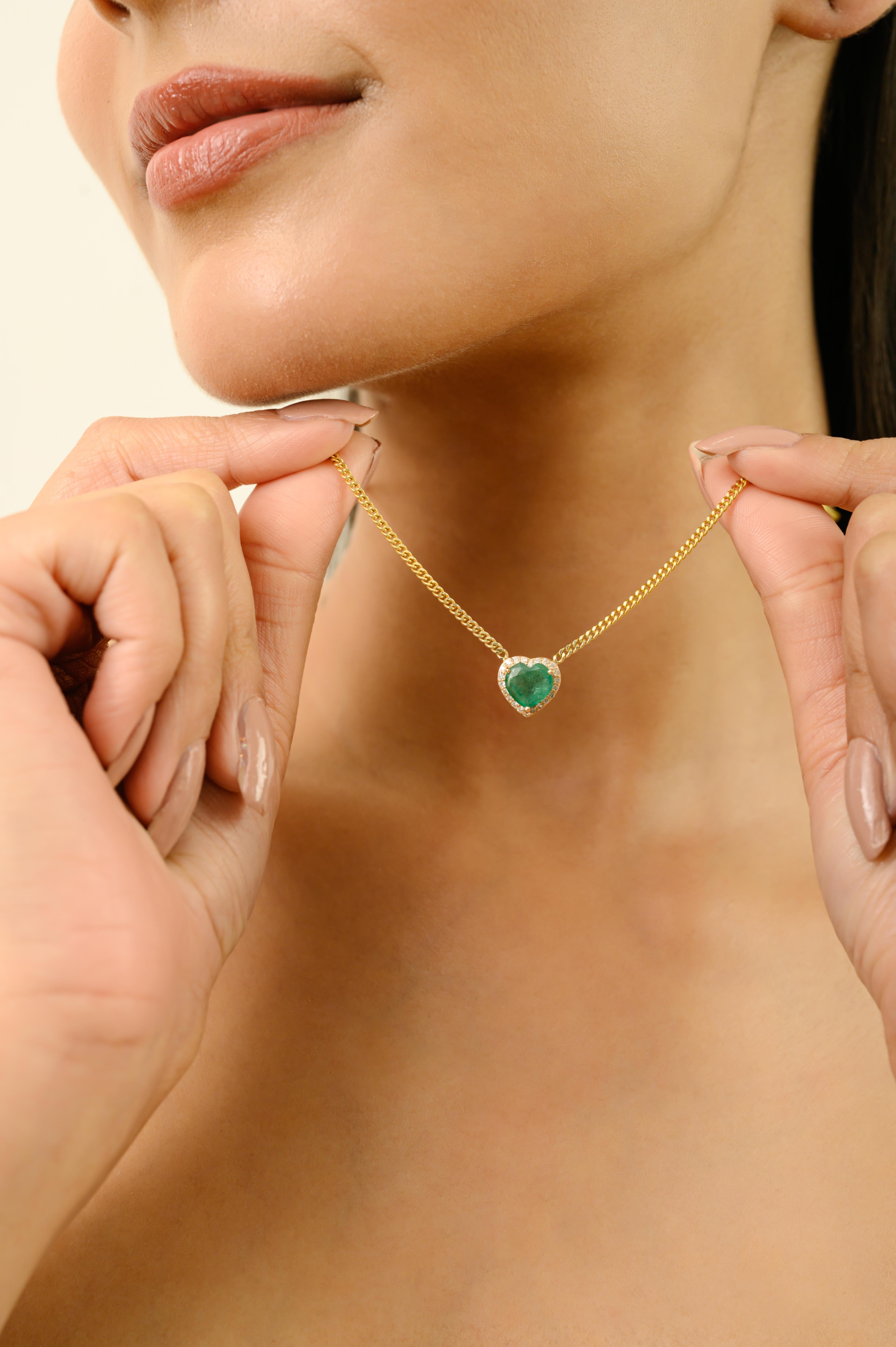 Cuore Collana con smeraldo naturale e diamante in oro giallo 14K da 1,29 carati a forma di cuore in vendita