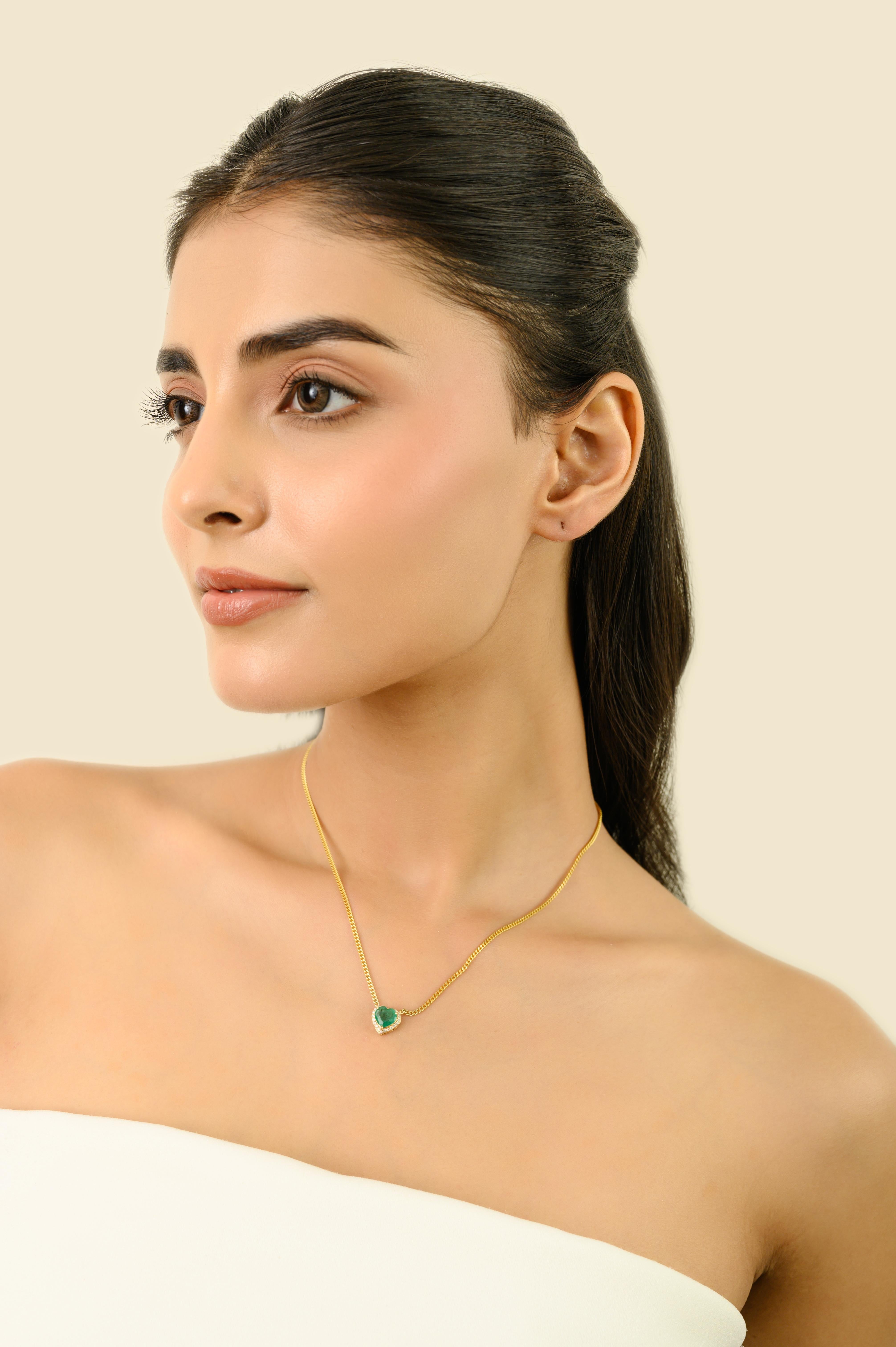 Donna Collana con smeraldo naturale e diamante in oro giallo 14K da 1,29 carati a forma di cuore in vendita