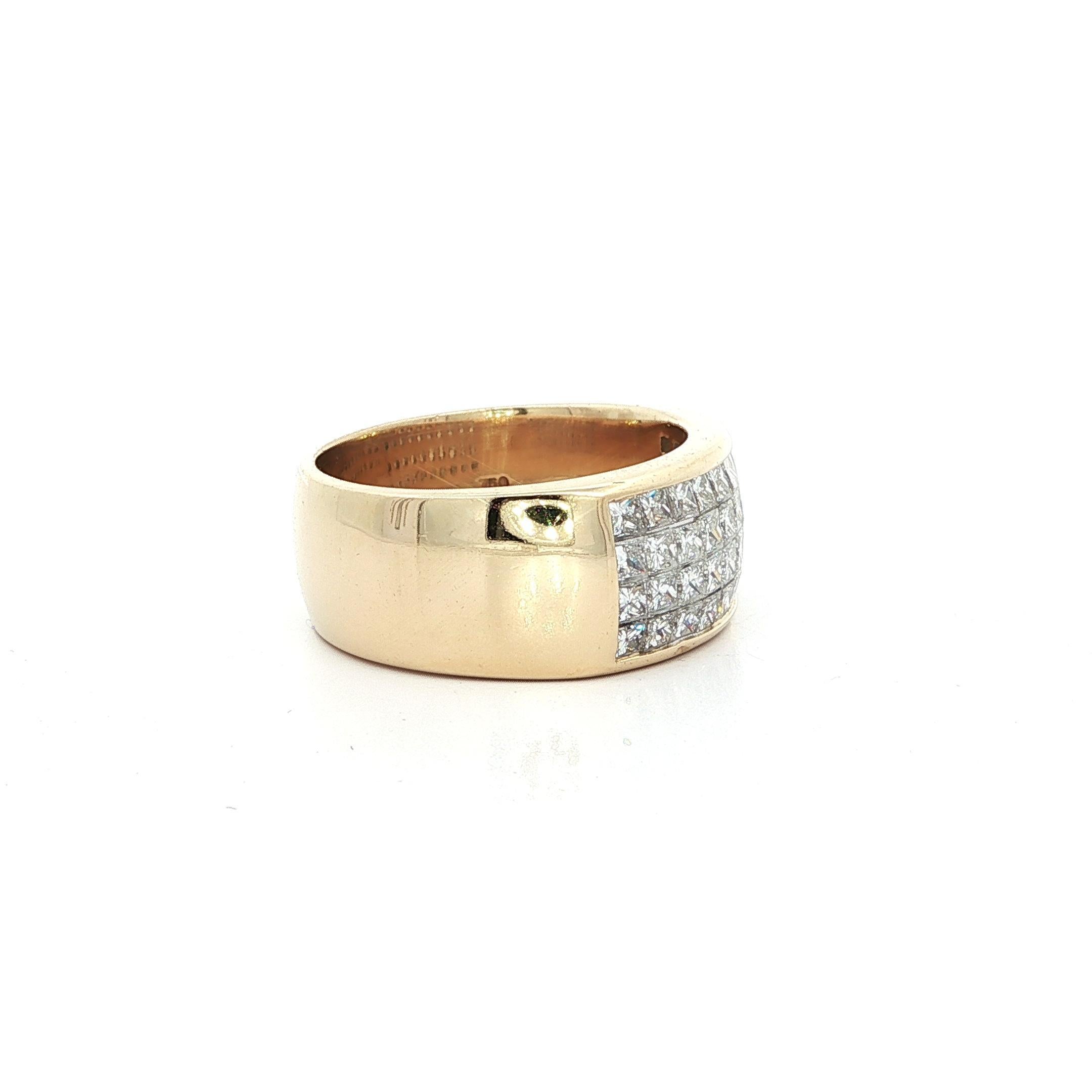 Anello a fascia larga con diamanti incastonati invisibili in oro giallo 14k 1,2ctw F VS Princess Cut in vendita 1
