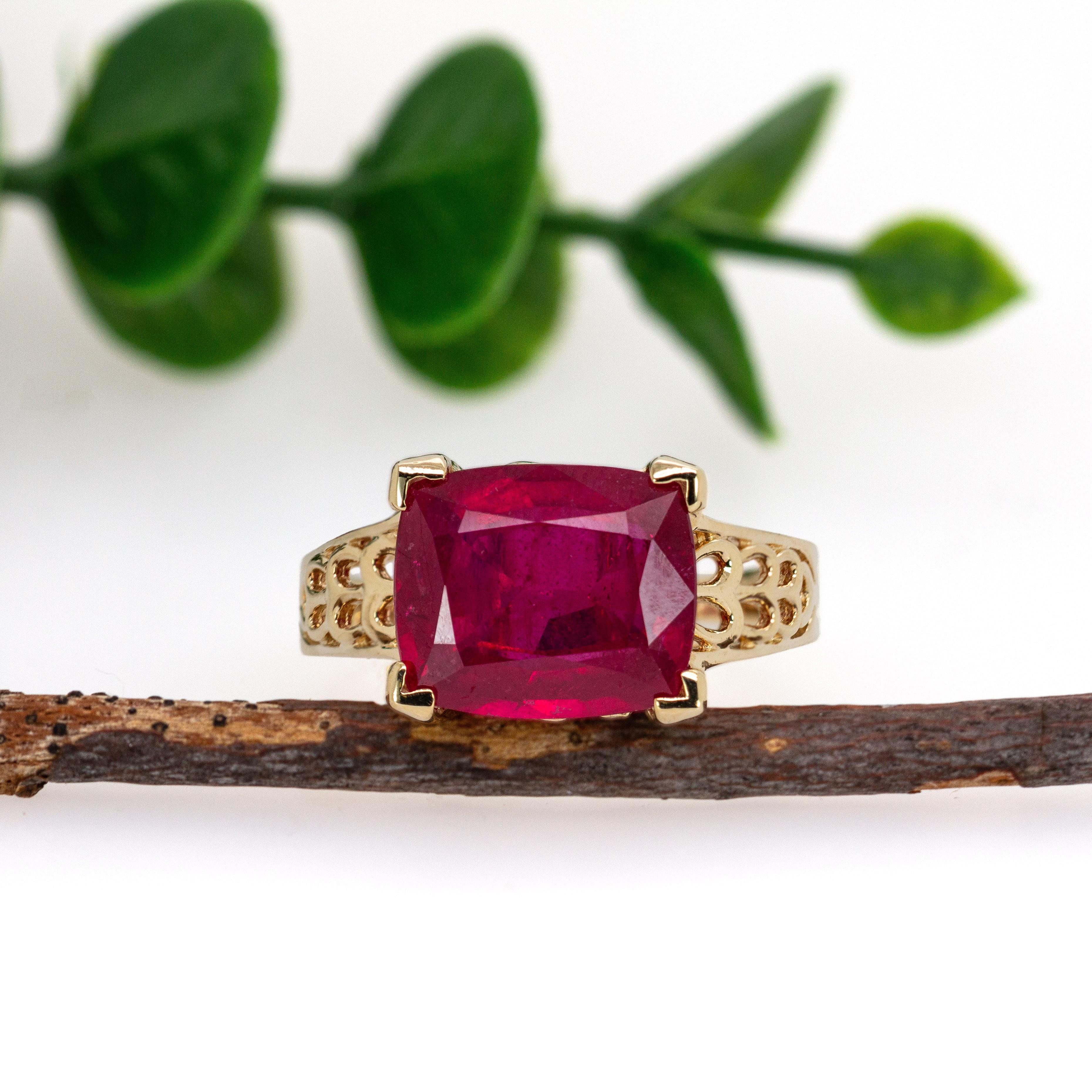 14K Gelbgold 12x10mm, 7.2cts Madagaskar Rubin Solitär Ring (Art déco) im Angebot