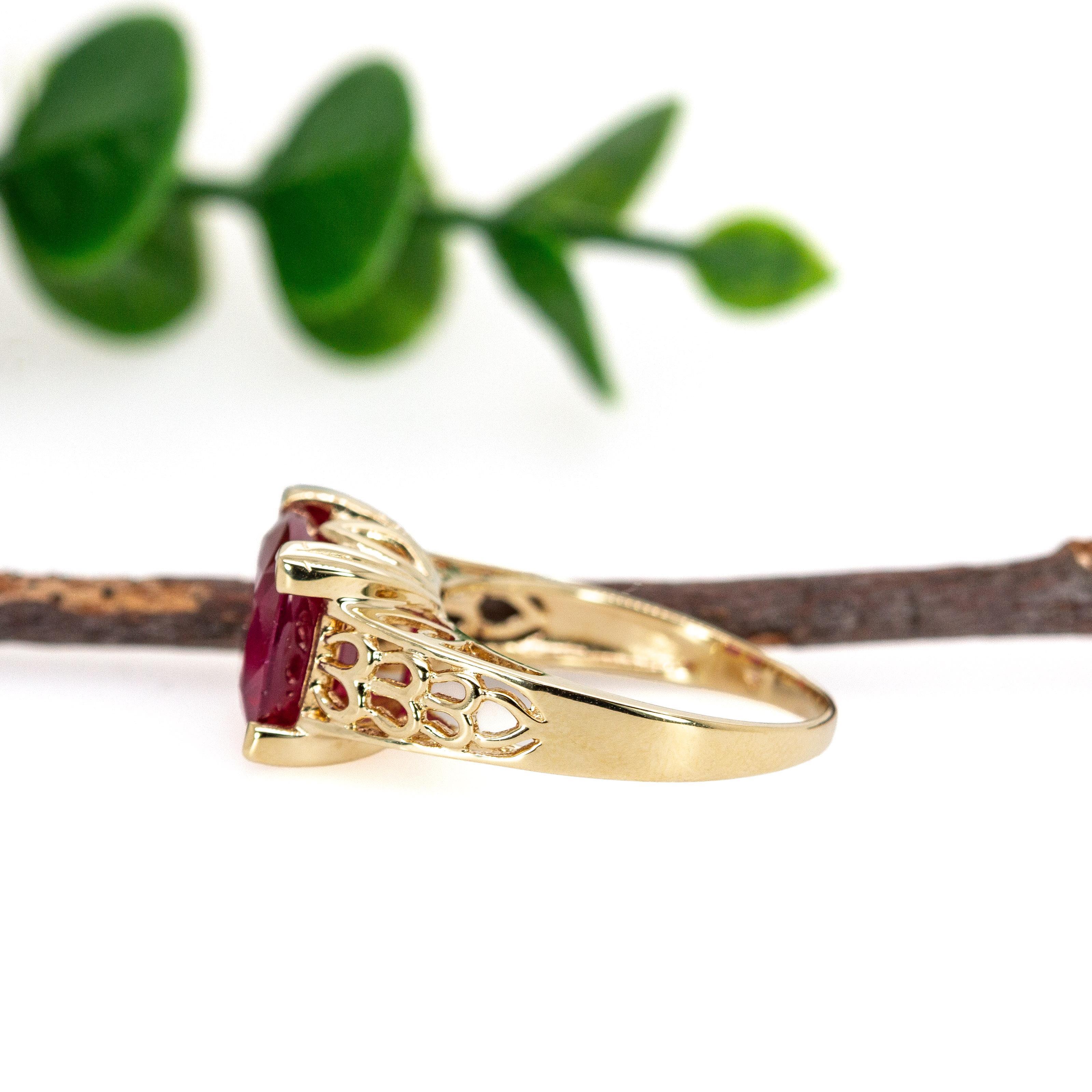 14K Gelbgold 12x10mm, 7.2cts Madagaskar Rubin Solitär Ring im Zustand „Neu“ im Angebot in Columbus, OH