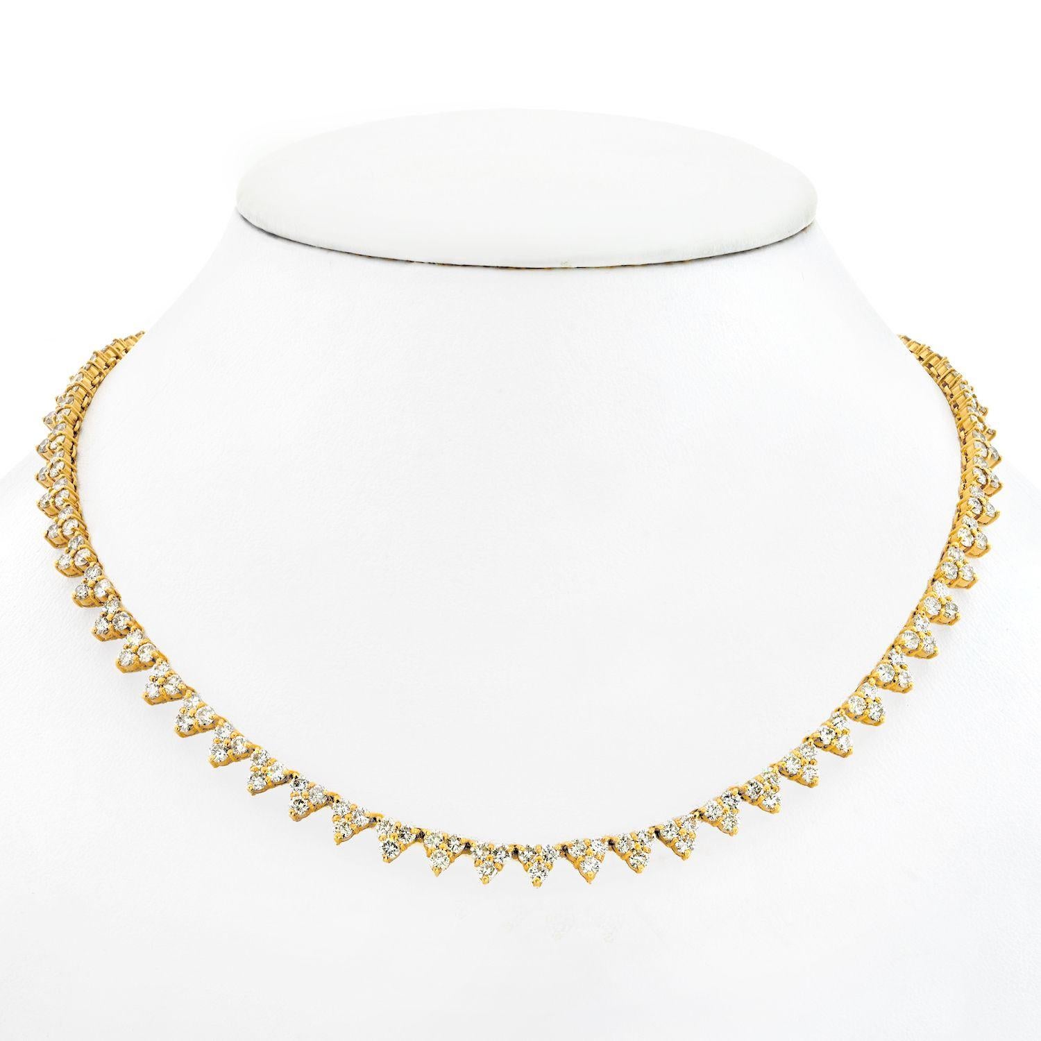 Taille ronde Collier tennis à trois diamants en or jaune 14 carats de 13,50 carats poids total en vente