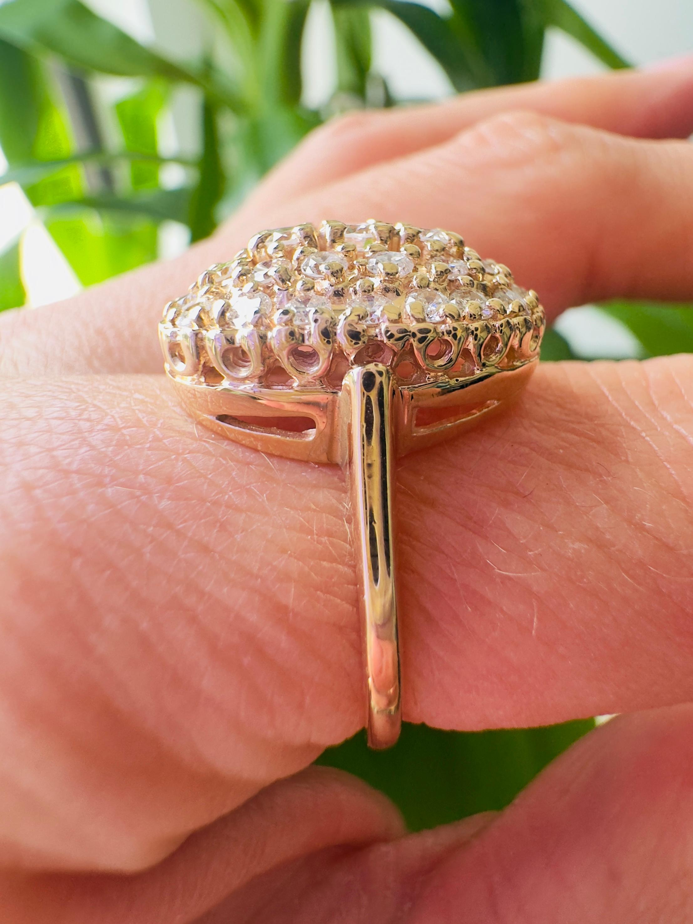 Bague cocktail en or jaune 14K avec diamant 1,35CTW en vente 3