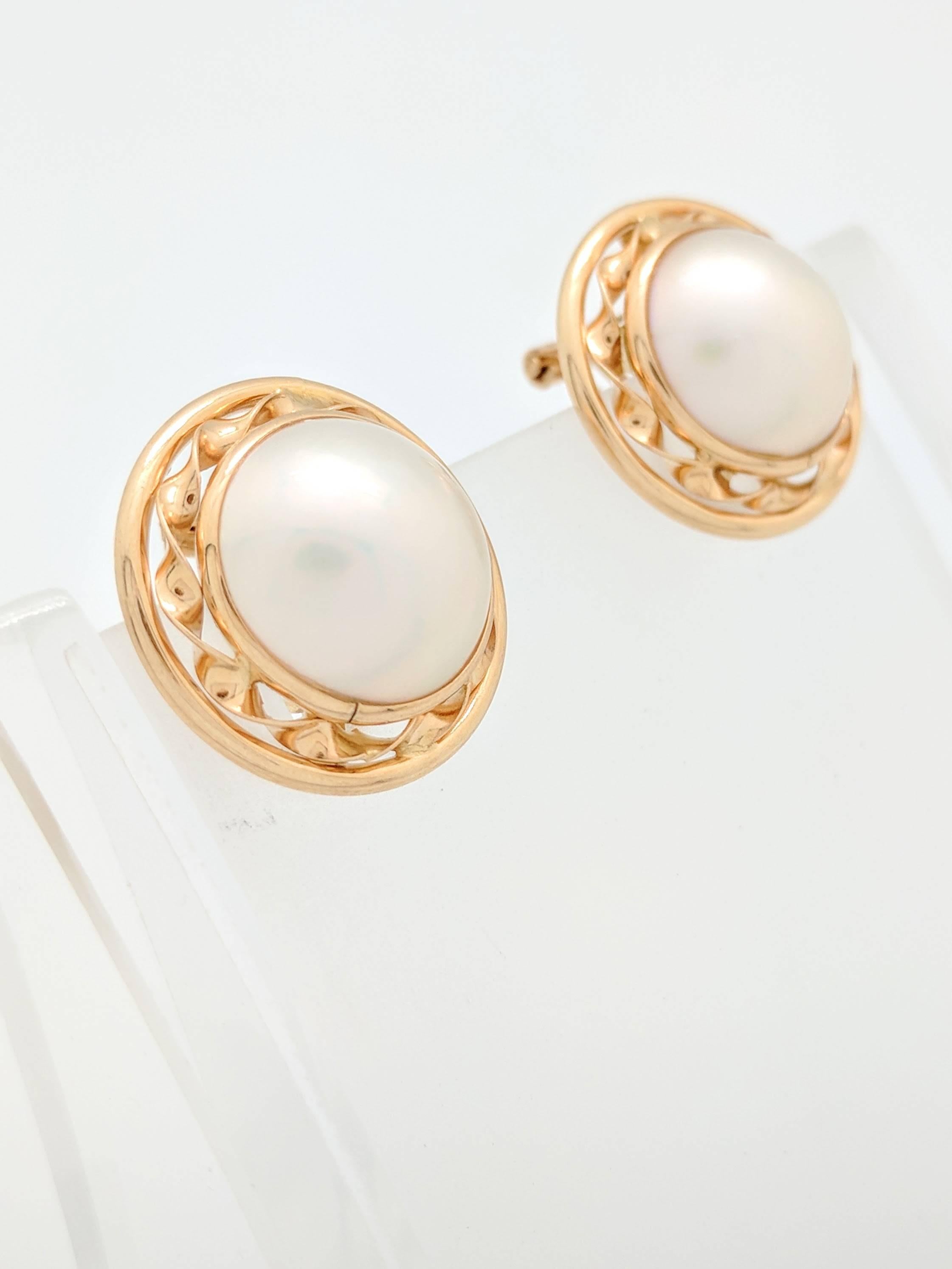 14 Karat Yellow Gold Mabe Pearl Earrings In Excellent Condition In Gainesville, FL
