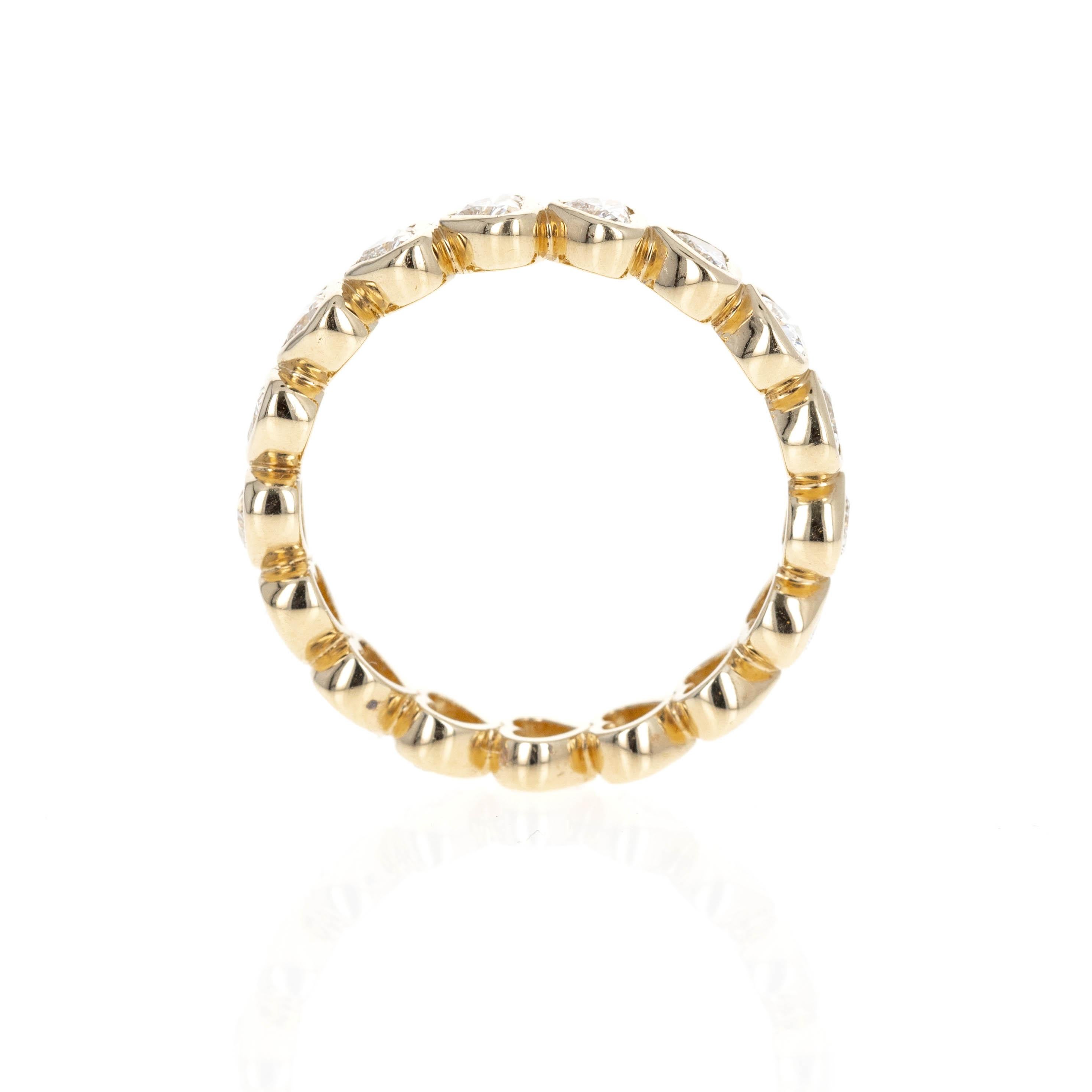 Époque : New
Composition : Or jaune 14K
Pierre principale : Dix-sept diamants en forme de cœur
Poids total en carats : 1,40 carats
Couleur / Clarté : G-H / SI1-2
Taille de l'anneau : 7.5
Poids de l'anneau : 3,4 grammes
Code barre de l'article :