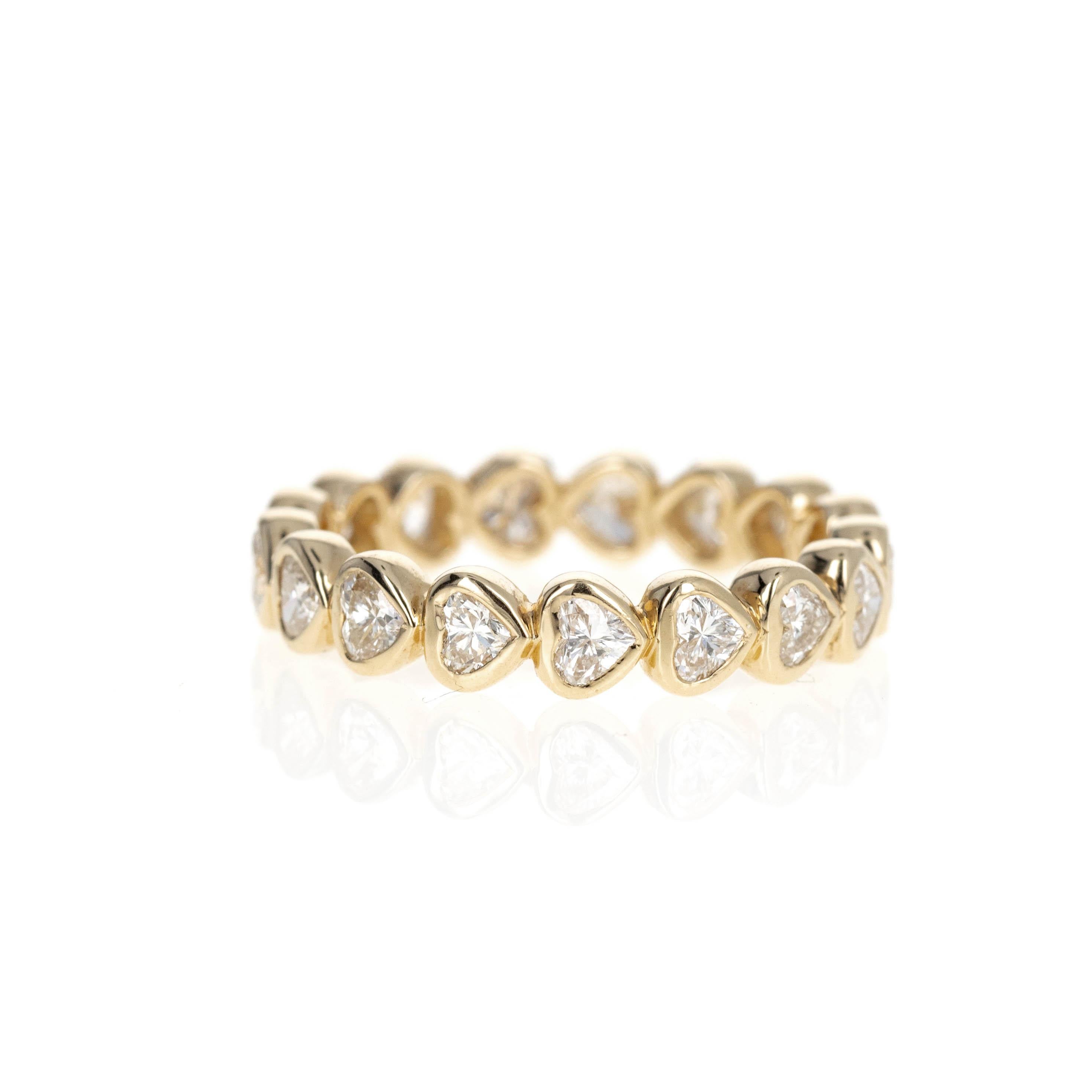 Anneau d'éternité en or jaune 14 carats avec diamants en forme de cœur de 1,40 carat Pour femmes en vente