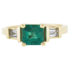 14k Yellow Gold 1.40ctw Emerald & Baguette Diamond Engagement Cocktail Ring