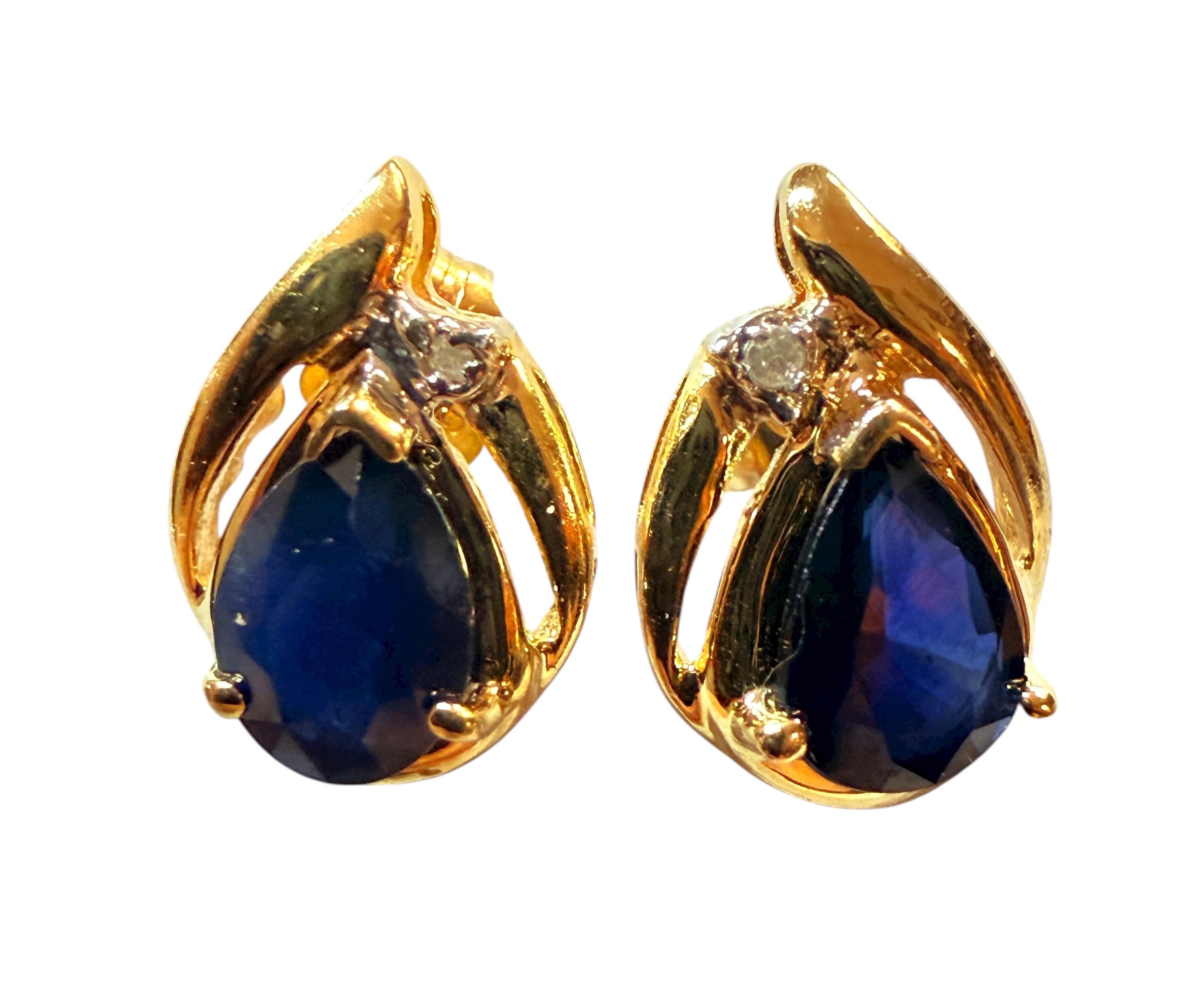Boucles d'oreilles en or jaune 14k 1.42 carat saphir bleu et diamant taille brillant Excellent état - En vente à Eagan, MN