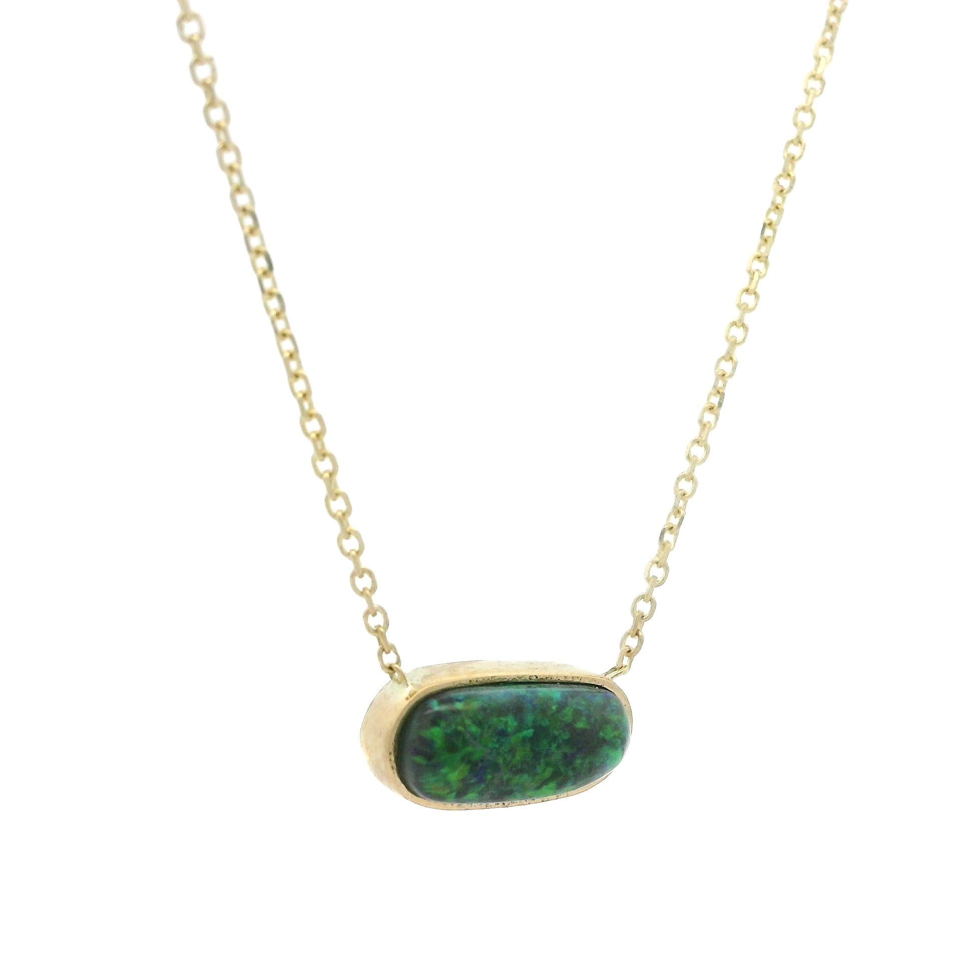 Collier à chaîne réglable en or jaune 14 carats avec pendentif opale noire ovale de 1,42 carat Pour femmes en vente