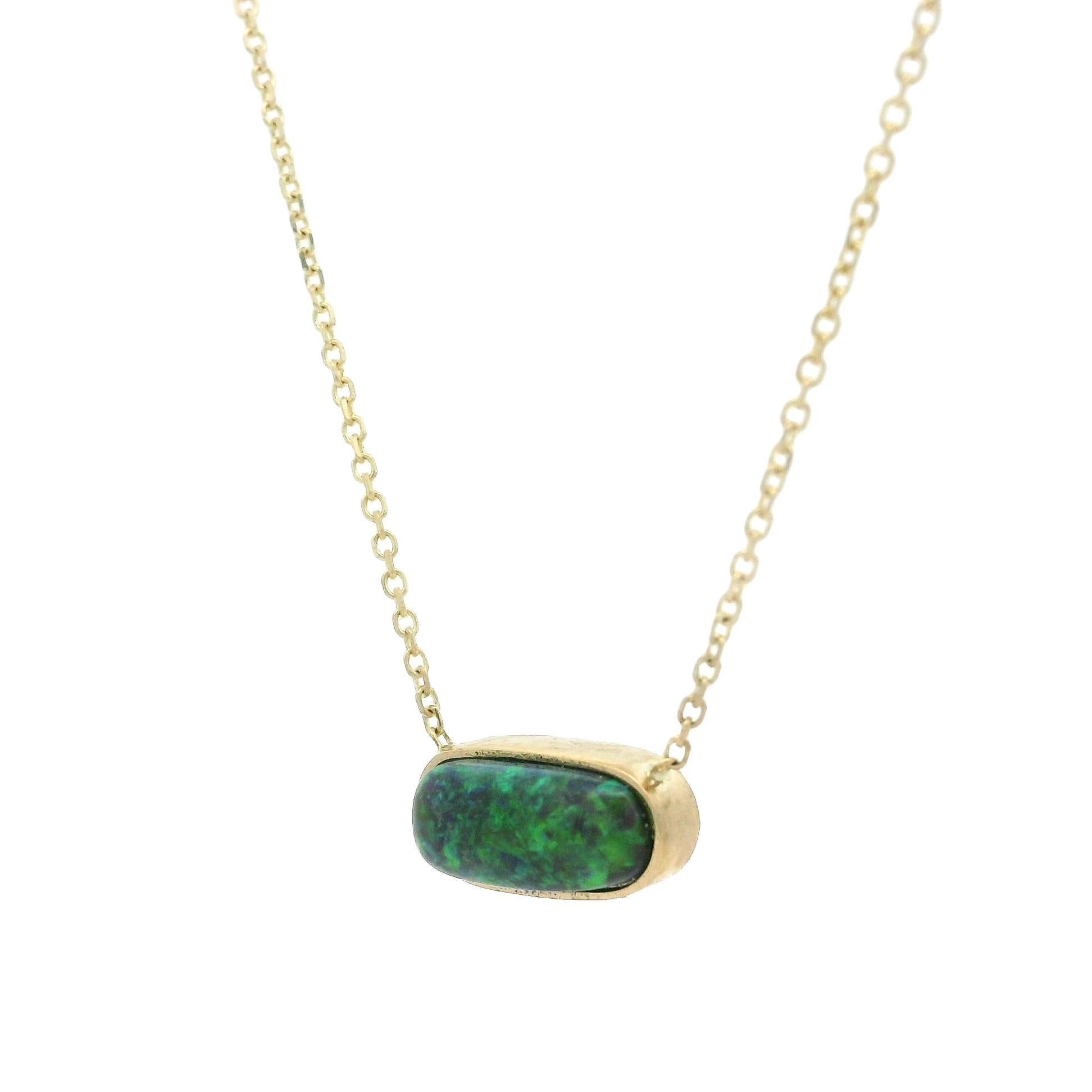 Collier à chaîne réglable en or jaune 14 carats avec pendentif opale noire ovale de 1,42 carat en vente 1